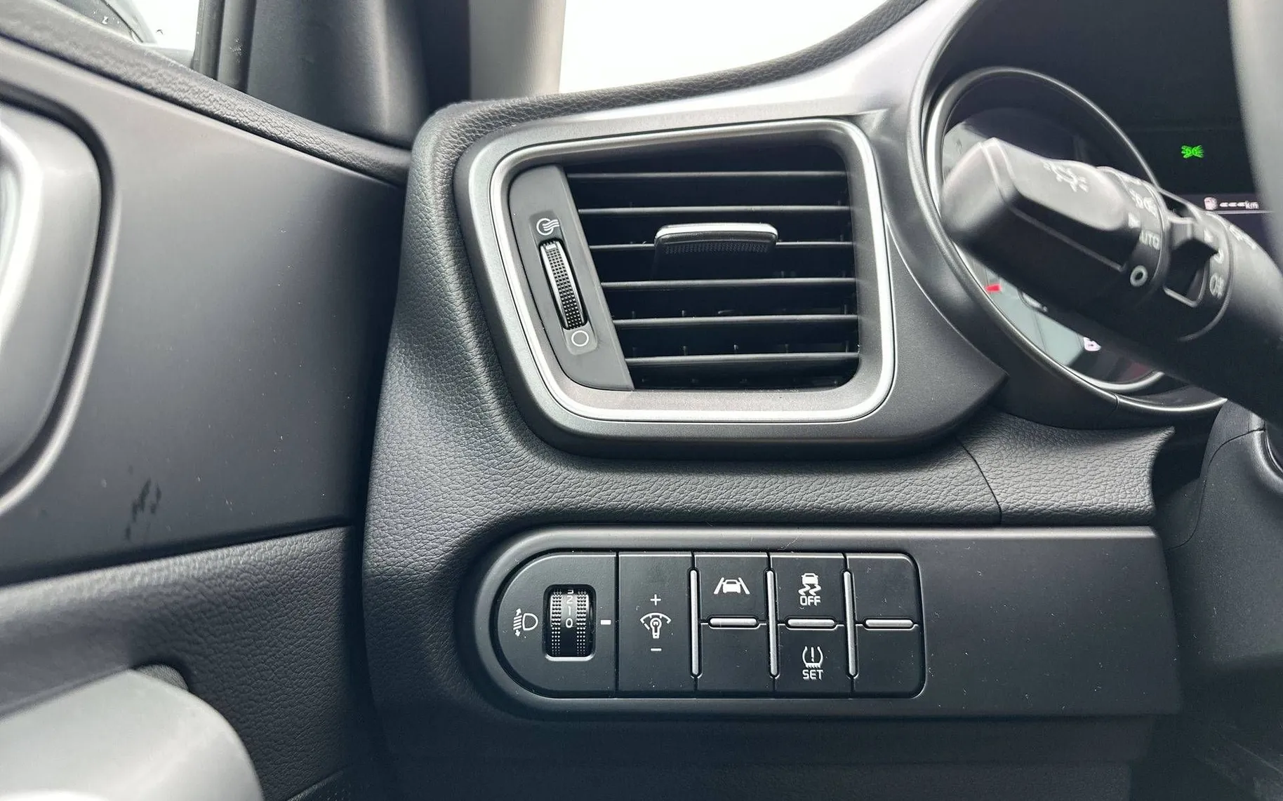 Notranja slika - KIA XCeed - 1.0 T-GDi LX SMART ISG. MT ... - 10