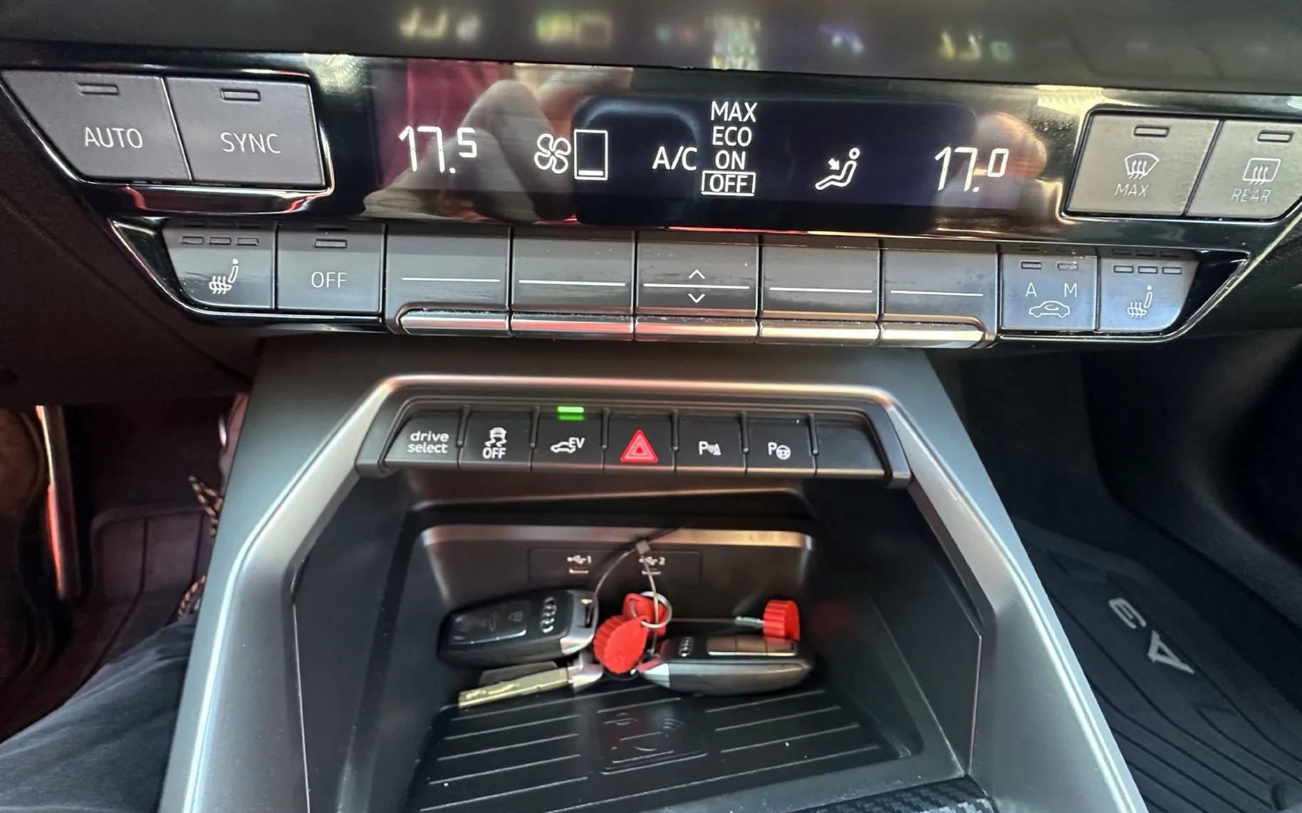 Notranja slika - Audi A3 - 45 TFSI e S line+4ALU.KAMERA.NAVI.LED.USNJE.ACC - 16