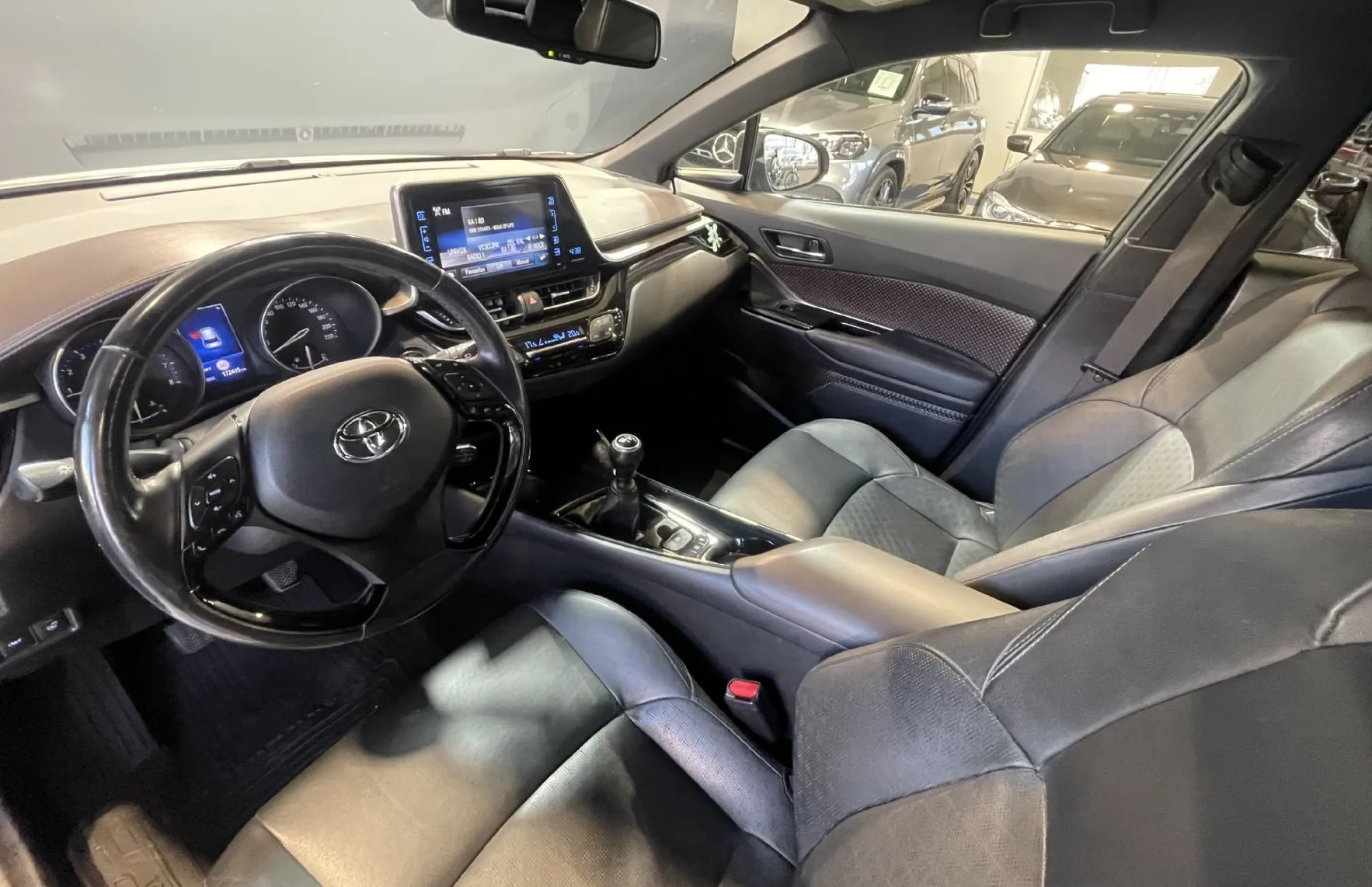 Zunanja slika - Toyota C-HR - KEYLESS-KAMERA-RADAR-LANE-PARK SENZORJI-GRETJE SED - 8