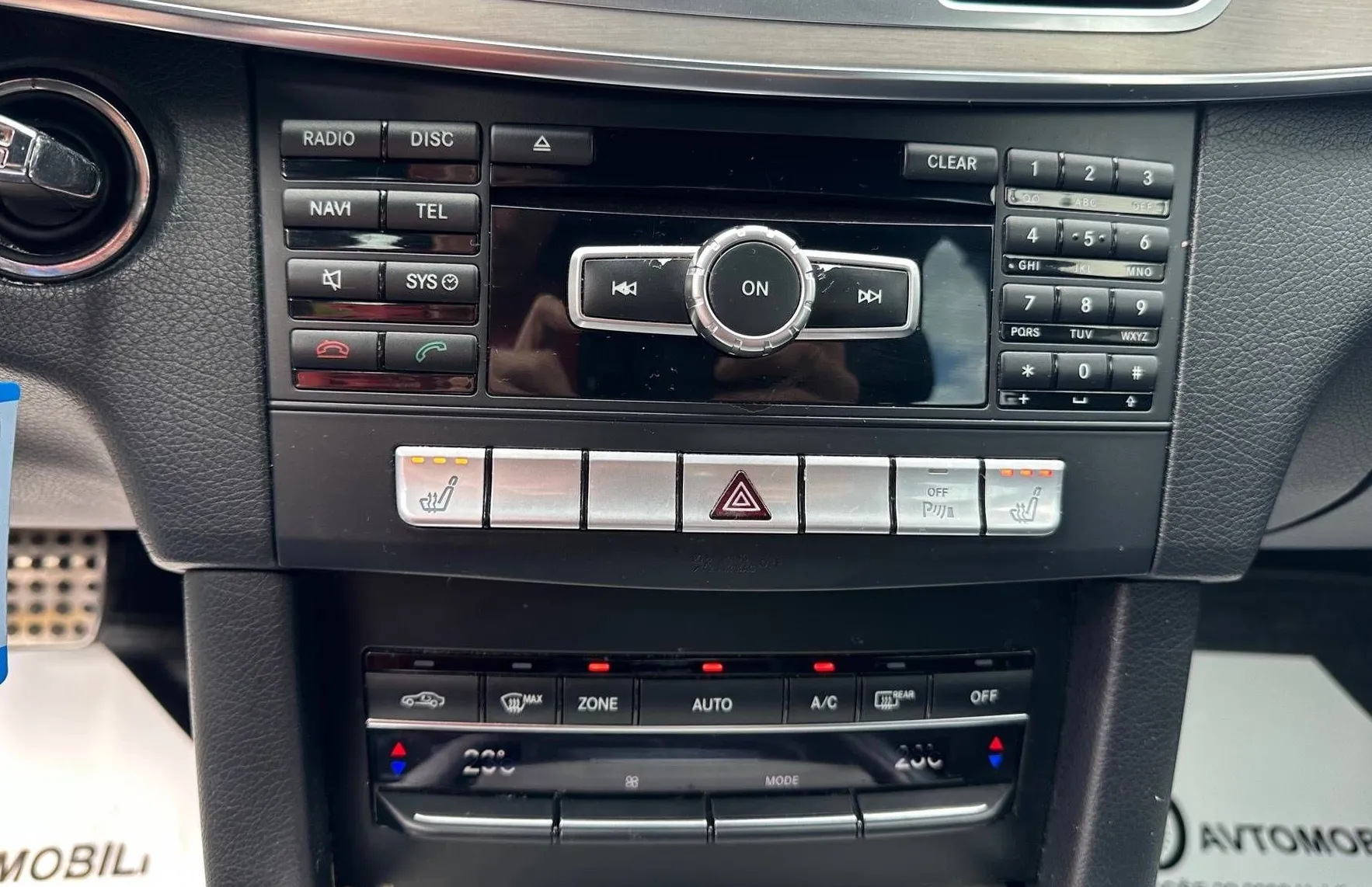 Zunanja slika - Mercedes-Benz E-Razred - 300 BLUETEC HYBRID LED NAVI PDC KAMERA TEM TOP - 16