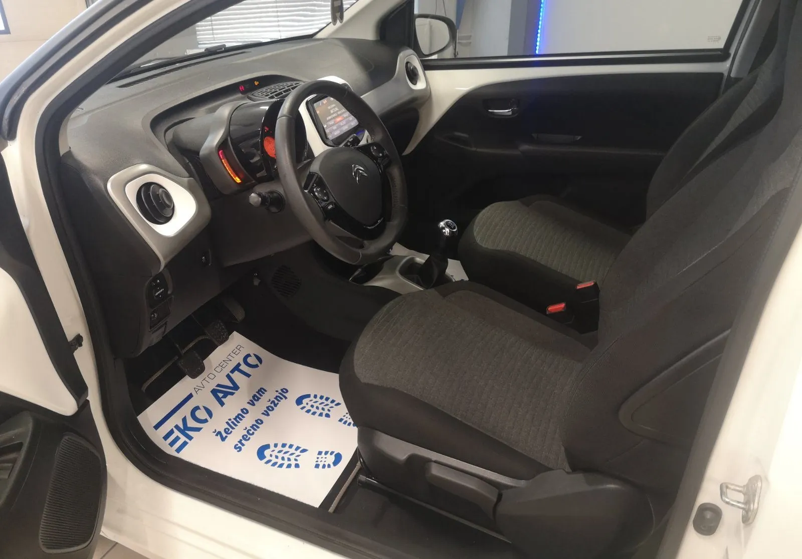 Zunanja slika - Citroën C1 - Attraction 1.0i TEMPOMAT-KAMERA-LED LUČI-43000KM - 6