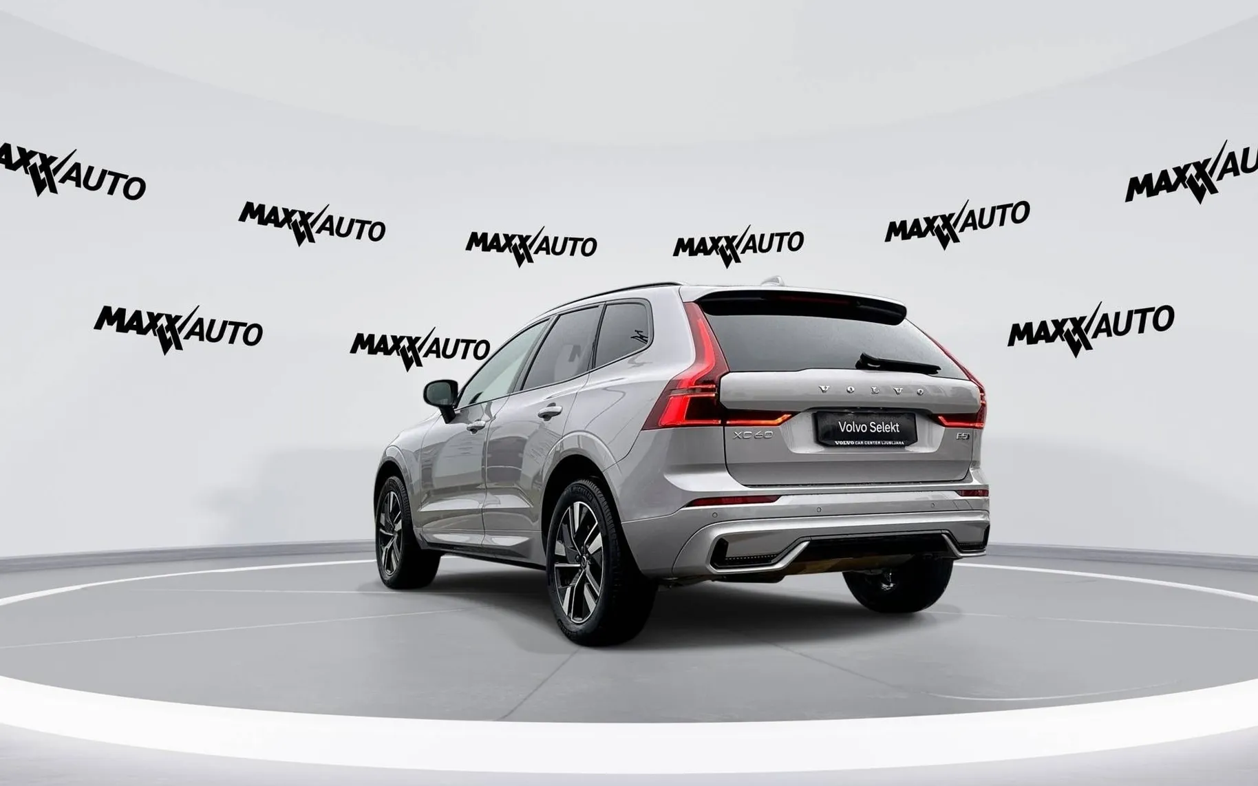 Notranja slika - Volvo XC60 - B5 P AWD Plus Dark Avt. - 7