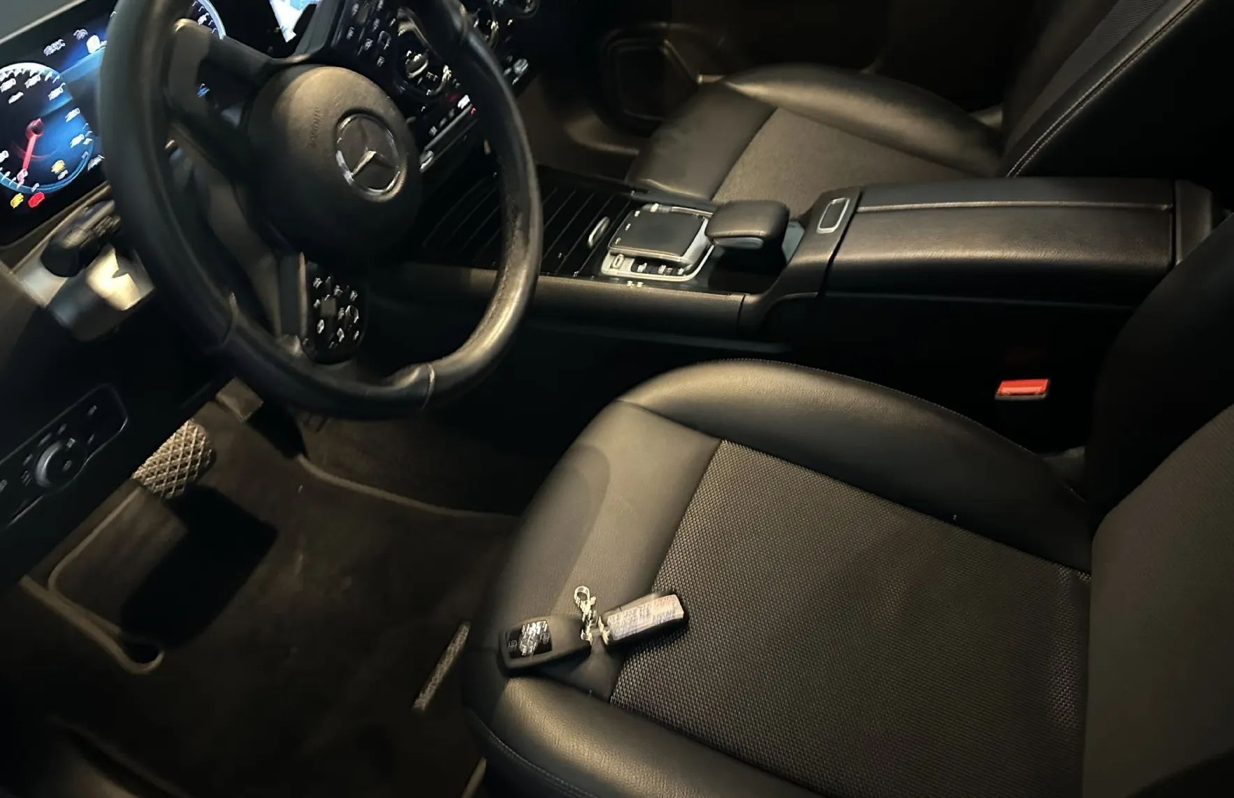 Zunanja slika - Mercedes-Benz GLB-Razred - GLB 200 d.KAMERA.USNJE.ACC.LED.NAVI.SAMO 137.000KM - 19