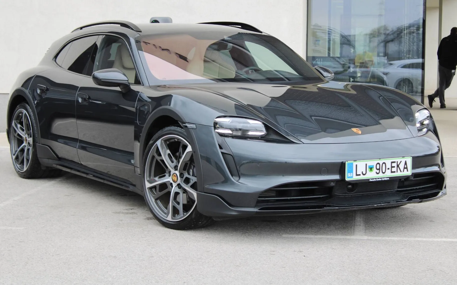 Zunanja slika - Porsche Taycan - 93KWH CROSS TURISMO LUFT HLAJ SED KAM360 MATRIX - 3