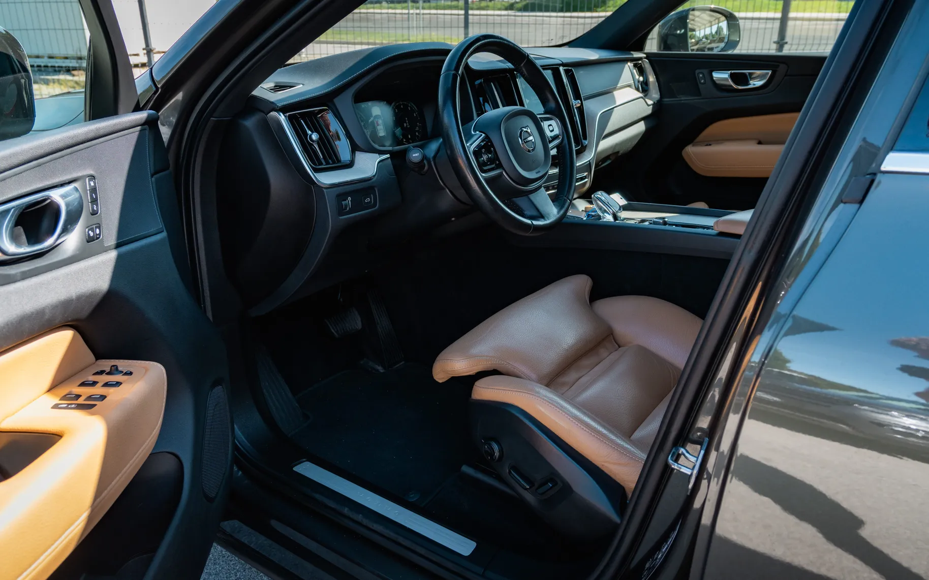 Notranja slika - Volvo XC60 - T5 AWD Inscription Avt. - 9