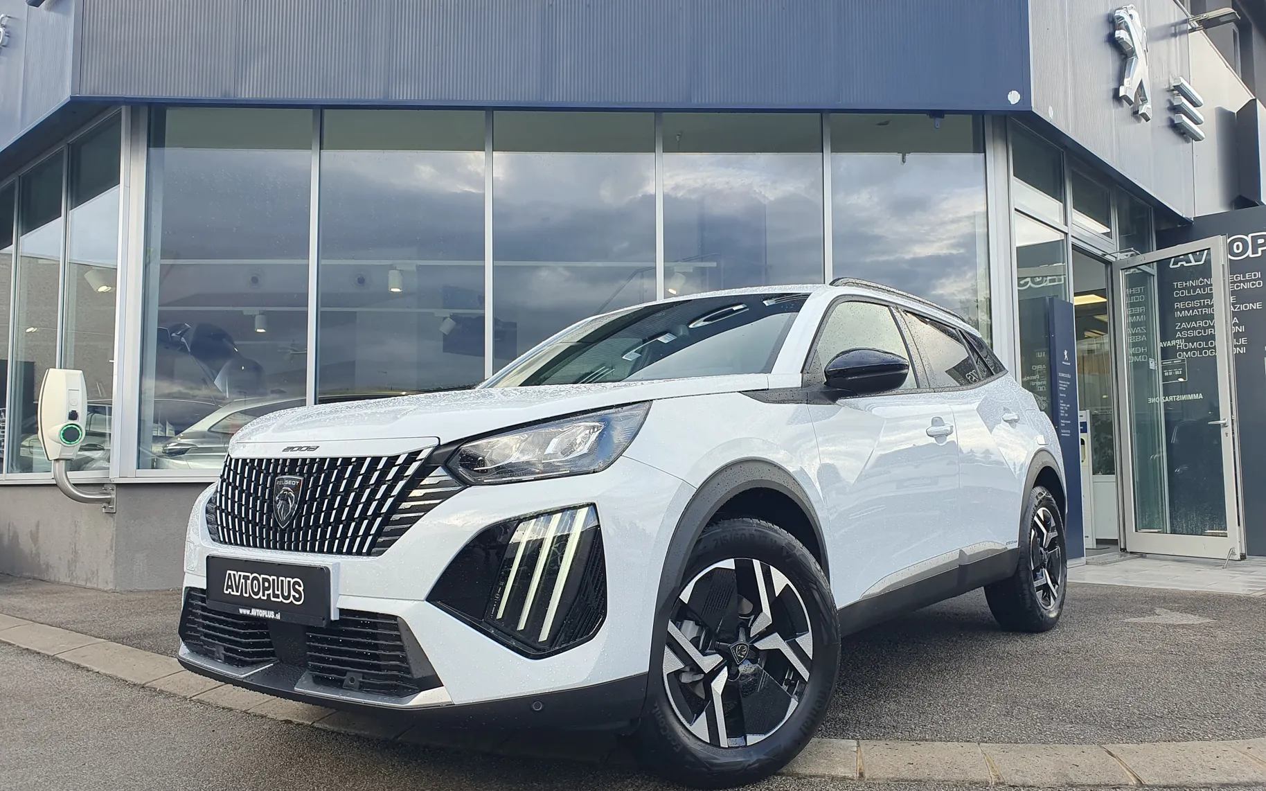 Zunanja slika - Peugeot 2008 - Allure HIBRID 145 - 18