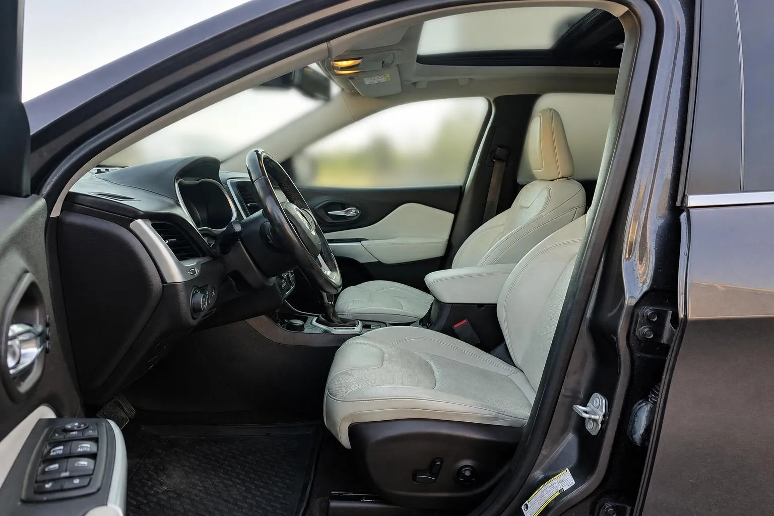 Notranja slika - Jeep Cherokee - 2.2 CRD AWD Avt.-KAMERA-PANORAMA-LED-GARANCIJA... - 10