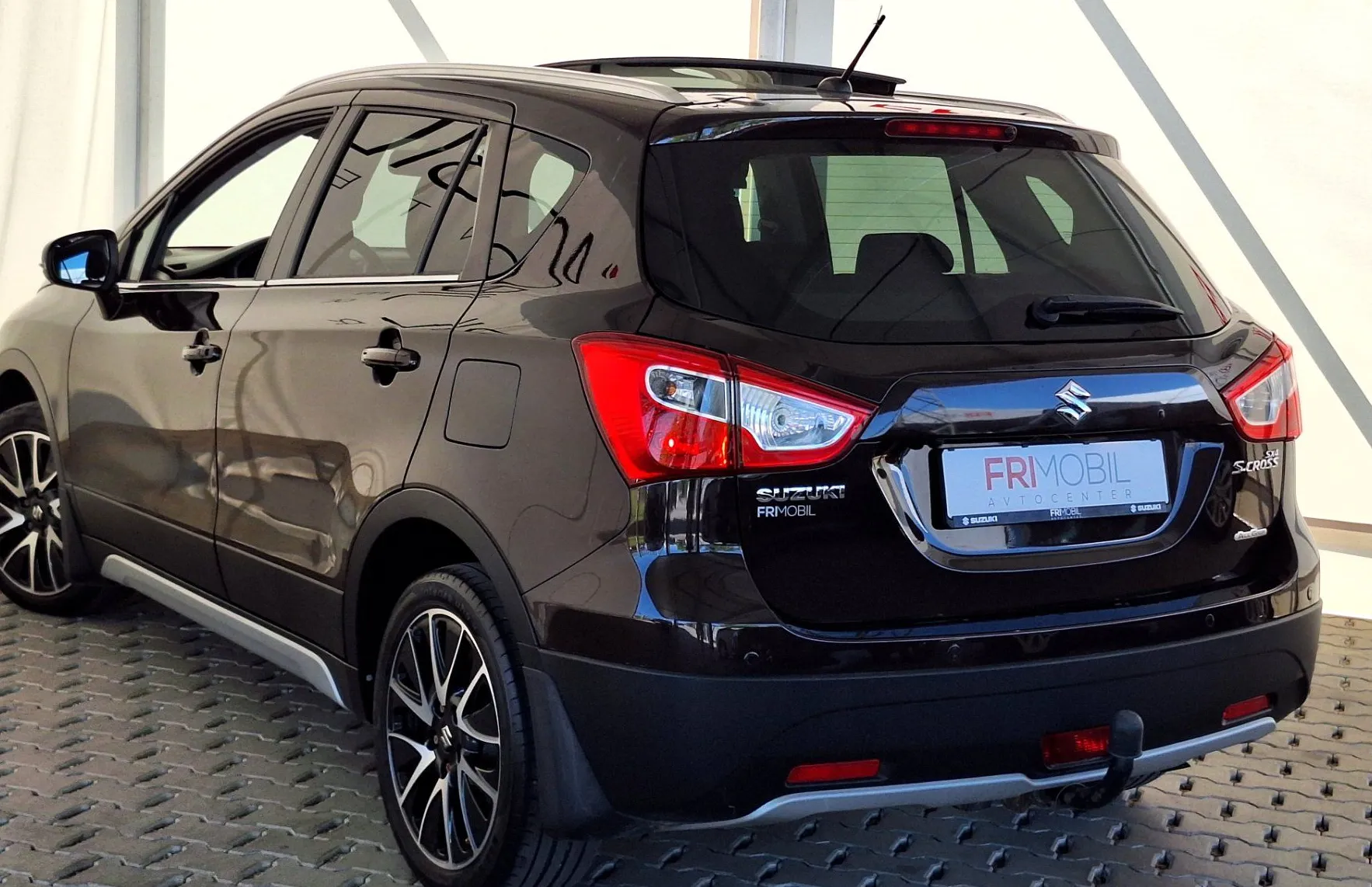 Zunanja slika - Suzuki SX4 S-Cross - AllGrip 1.6 VVT Elegance Top•VL.KLJUKA - 4