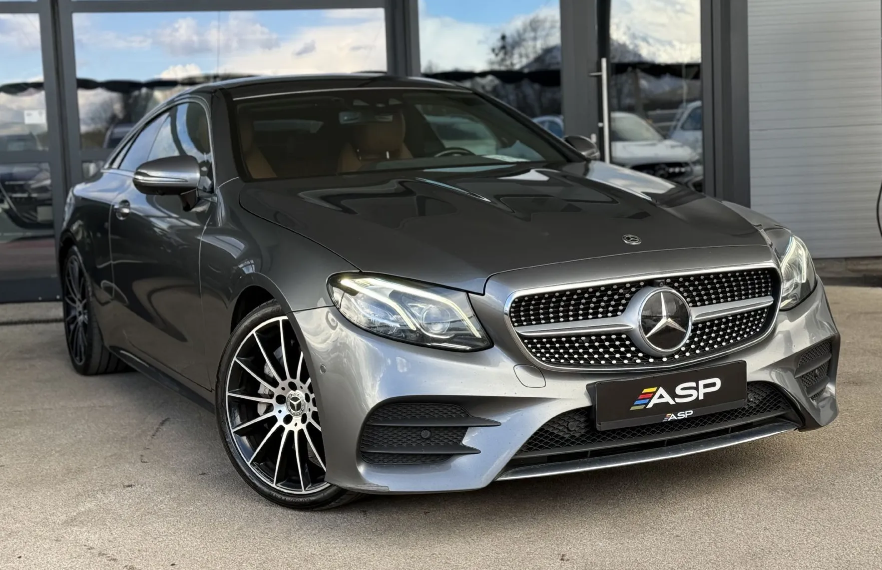Zunanja slika - Mercedes-Benz E-Razred - E Coupe 300 AMG Line - 1