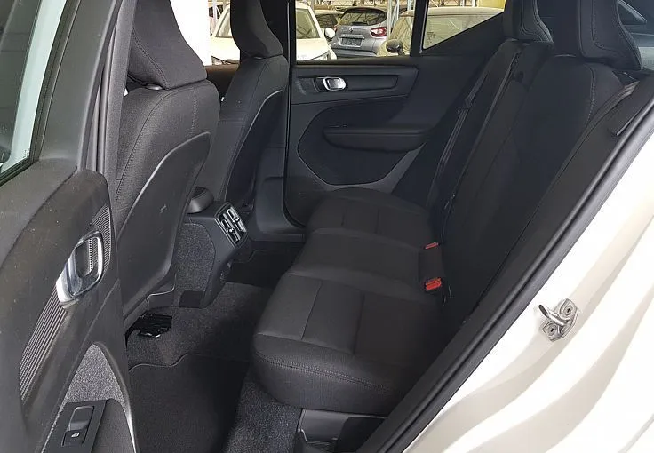 Zunanja slika - Volvo XC40 - T3 Momentum NAVI KAMERA 56.000KM 1.LASTNIK - 10
