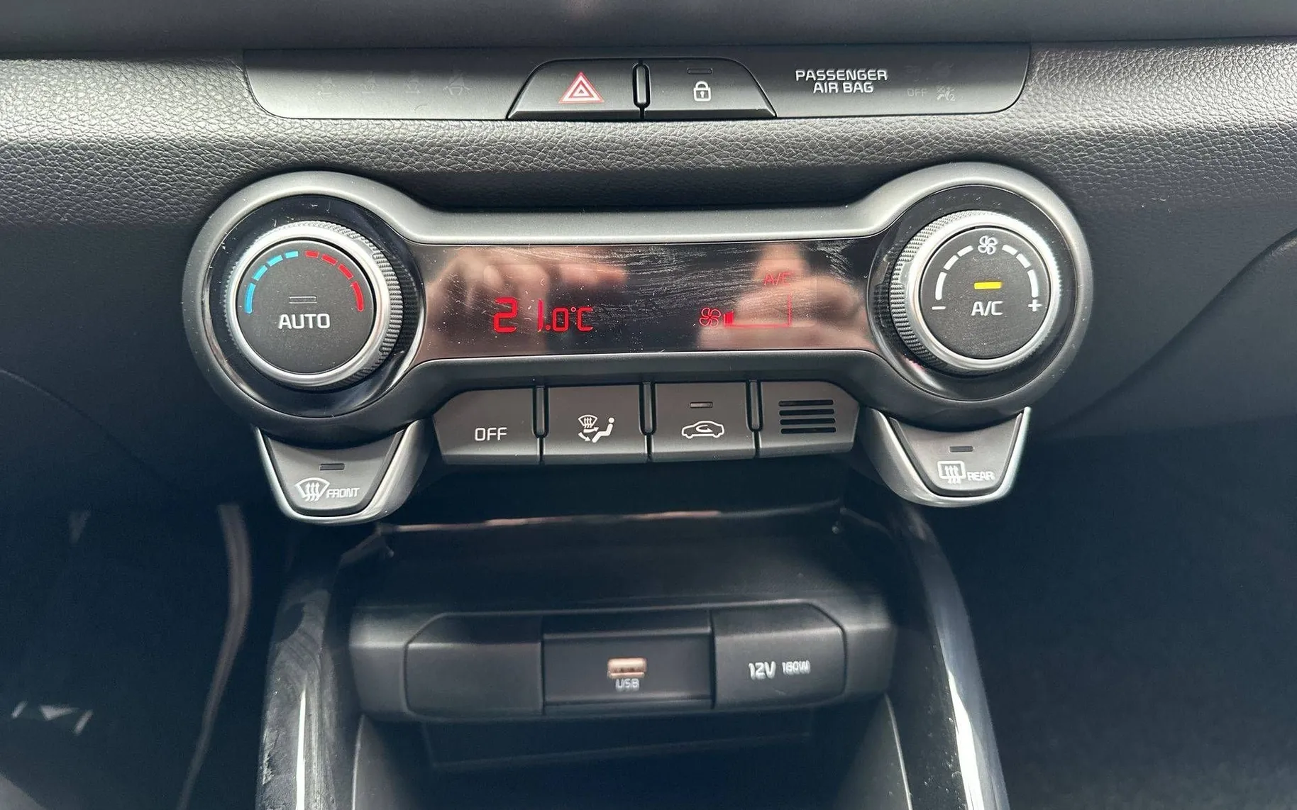 Notranja slika - KIA Stonic - 1.2 DPI  LX Urban + AKCIJA ZA VSE KIA MODELE... - 18