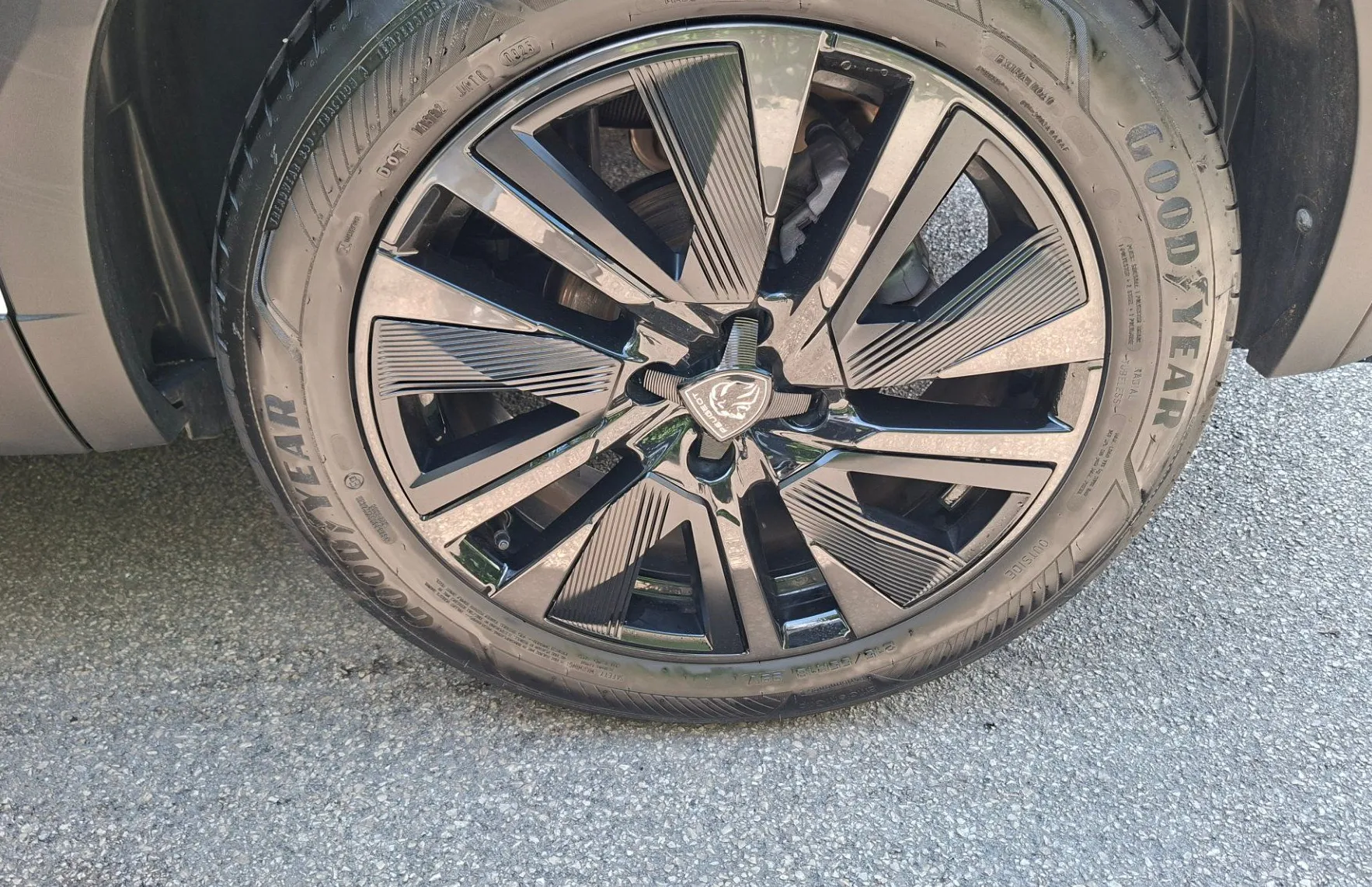 Zunanja slika - Peugeot 2008 - 1.2 MHEV  136  145 GT Avt. + EL. SEDEŽI +ALKANTARA - 11