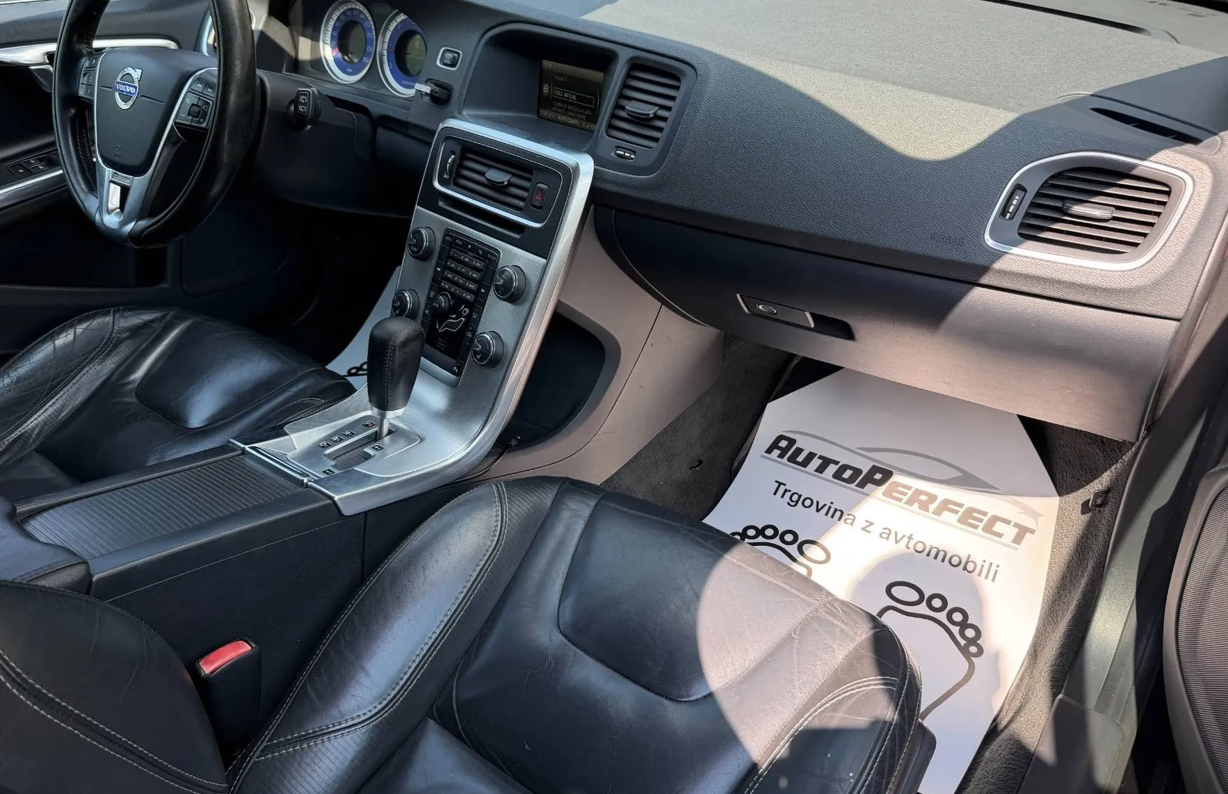 Zunanja slika - Volvo V60 - D5 AWD Geartronic |MEMORY|WEBASTO|GR. SED.| - 11
