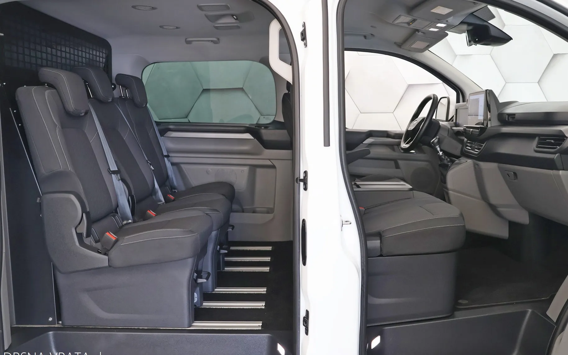 Zunanja slika - Ford E-Transit Custom - L2 2.0 TDCi Titanium 150KM 1+8 - 10