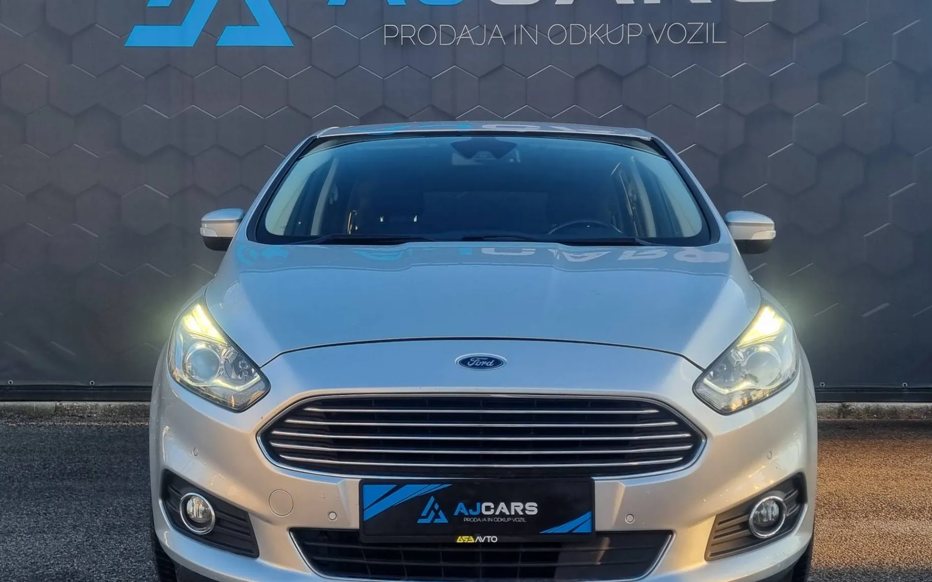 Zunanja slika - Ford S-MAX - 2.0TDCi 132kW AWD Titanium Avt.-2XLed-2xPDC-Klju - 3