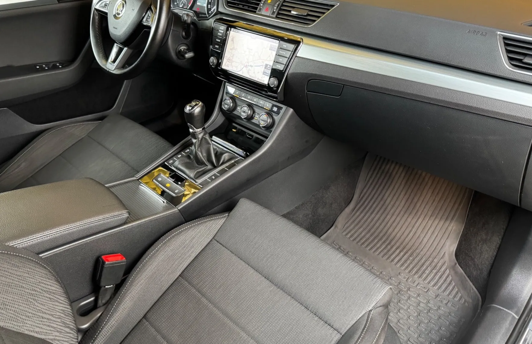 Zunanja slika - Škoda Superb - 2.0 TDI 4X4-MEMORY-GRETJE-Bi XENON - 16