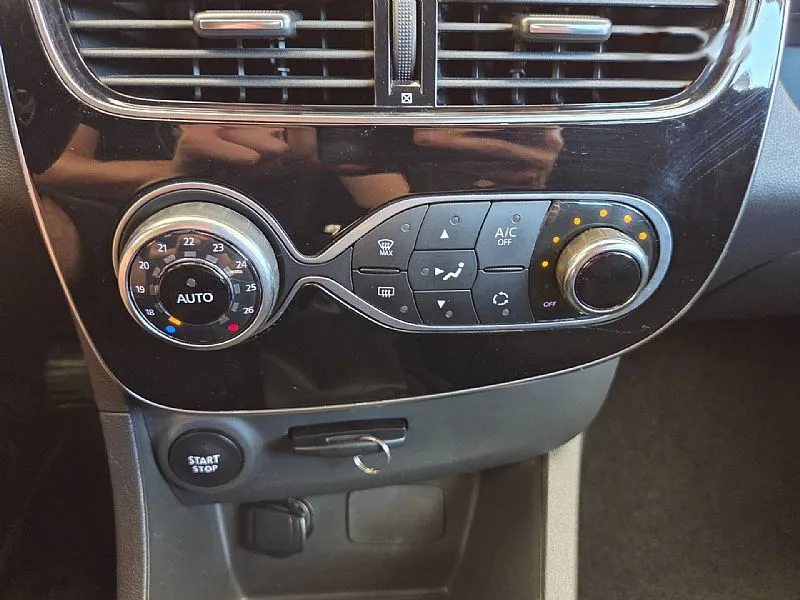 Zunanja slika - Renault Clio - 0.9 TCe PDC Avt. Klima Redno Servisiran - 14