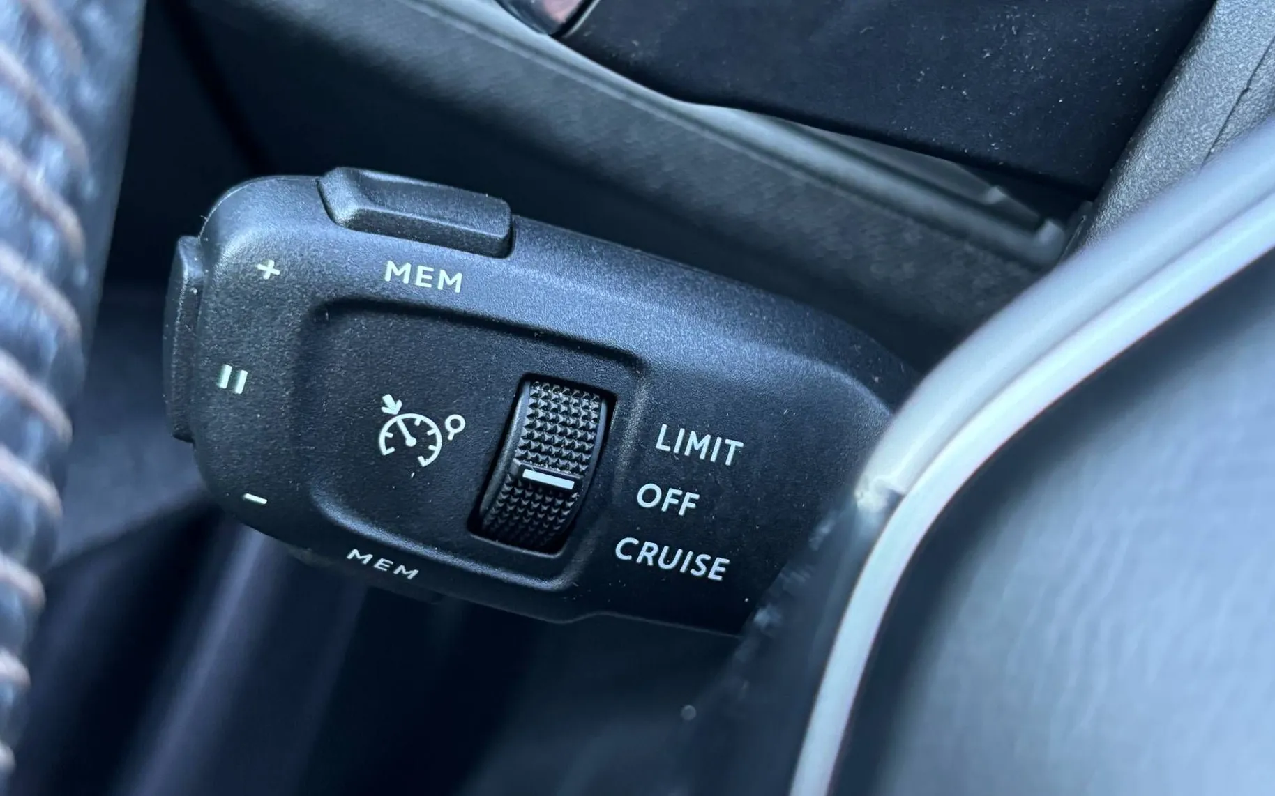 Zunanja slika - Peugeot 5008 - 1.2 PURETECH 130 ACTIVE PACK EAT8 LED-KAMERA-NAVI - 16