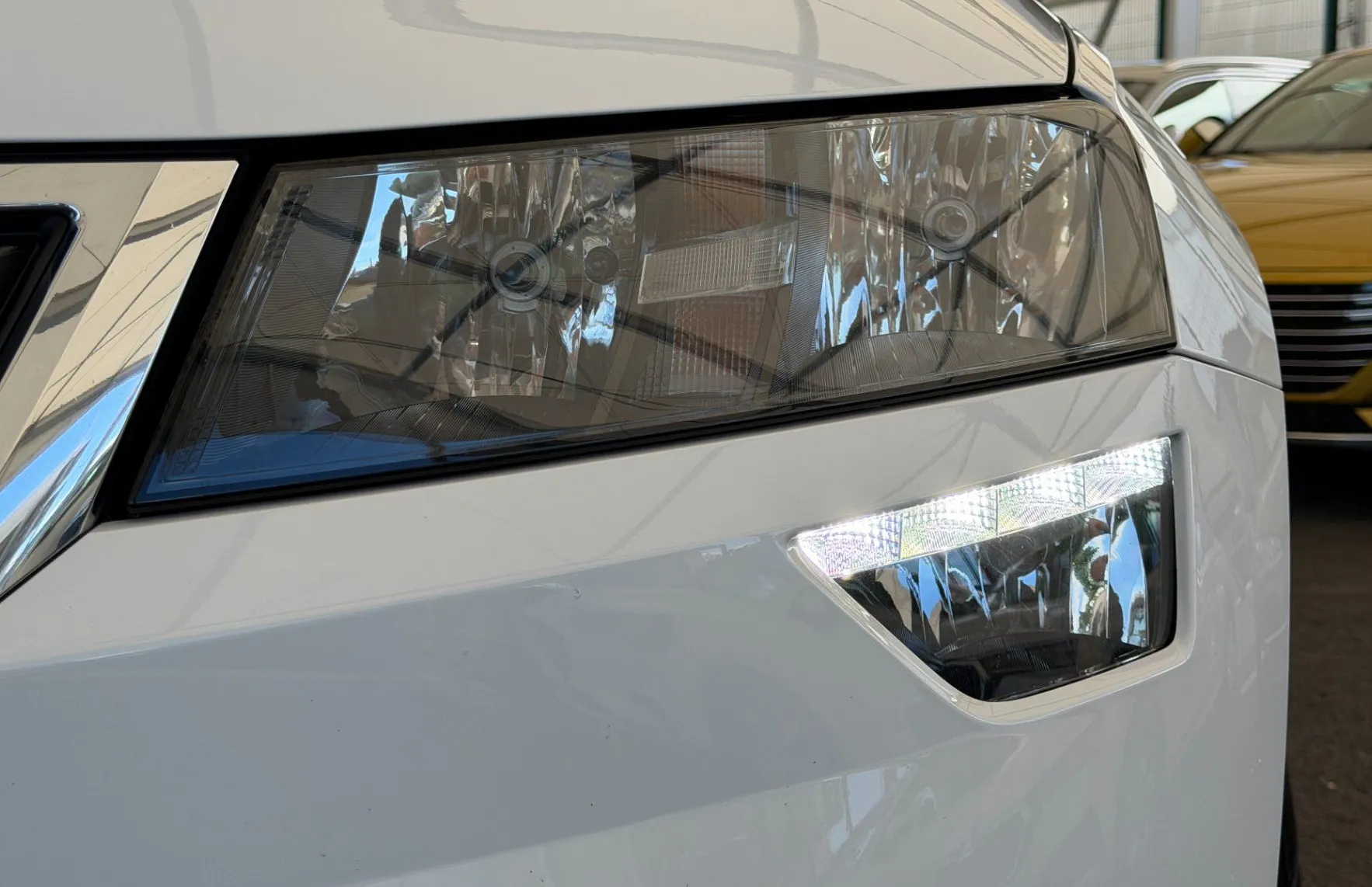 Zunanja slika - Škoda Karoq - Ambition 2.0 TDI DSG 4X4 SLO 1.Lastnik - 3