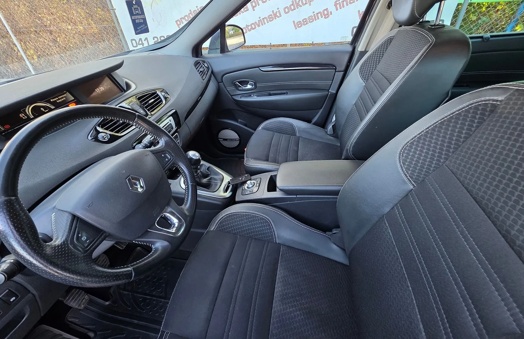 Zunanja slika - Renault Scénic - Grand Scenic dCi 130 BOSE 7 SEDEŽEV-NAVI-KAMERA-ALU PLATIŠČA - 10