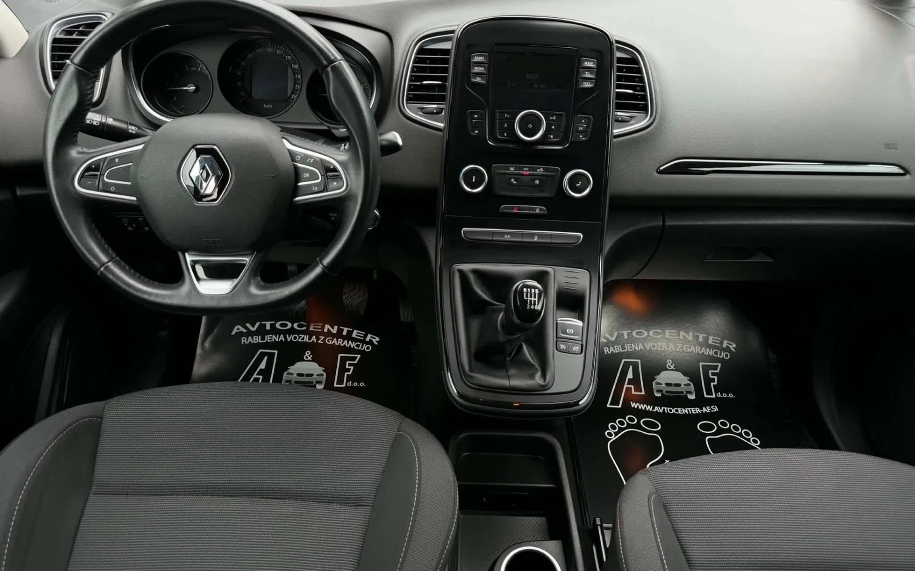 Notranja slika - Renault Scenic - 1.2-LED LUČI-136.000km-LIZING ZA TUJCE-ODLIČEN-... - 10