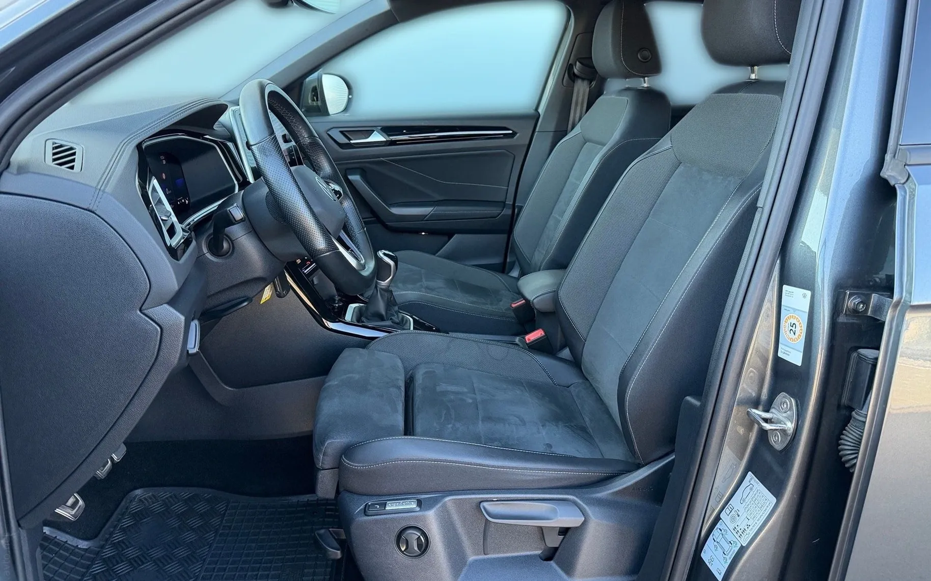 Notranja slika - Volkswagen T-Roc - 2.0 TDI BMT R-Line-ACC-Mrtvi kot-PDC-Vl.kljuka.... - 7