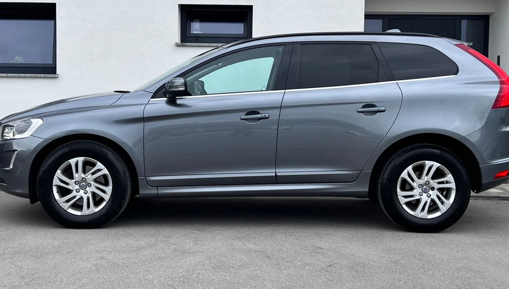 Zunanja slika - Volvo XC60 - 2.4 AWD D4+XENON+NAVI+KLJUKA... - 4