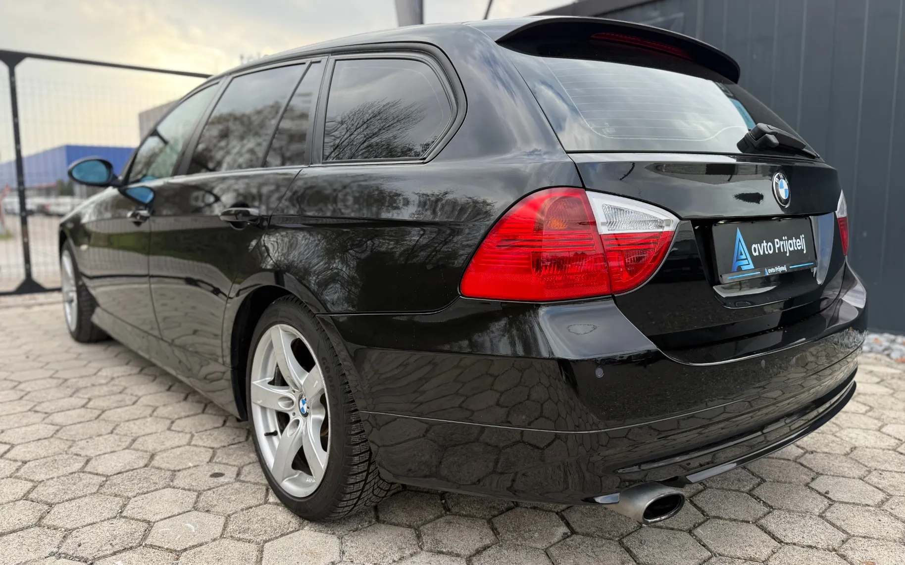 Zunanja slika - BMW Serija 1 - 320d | Usnje | Navi | TOP OHRANJEN - 6