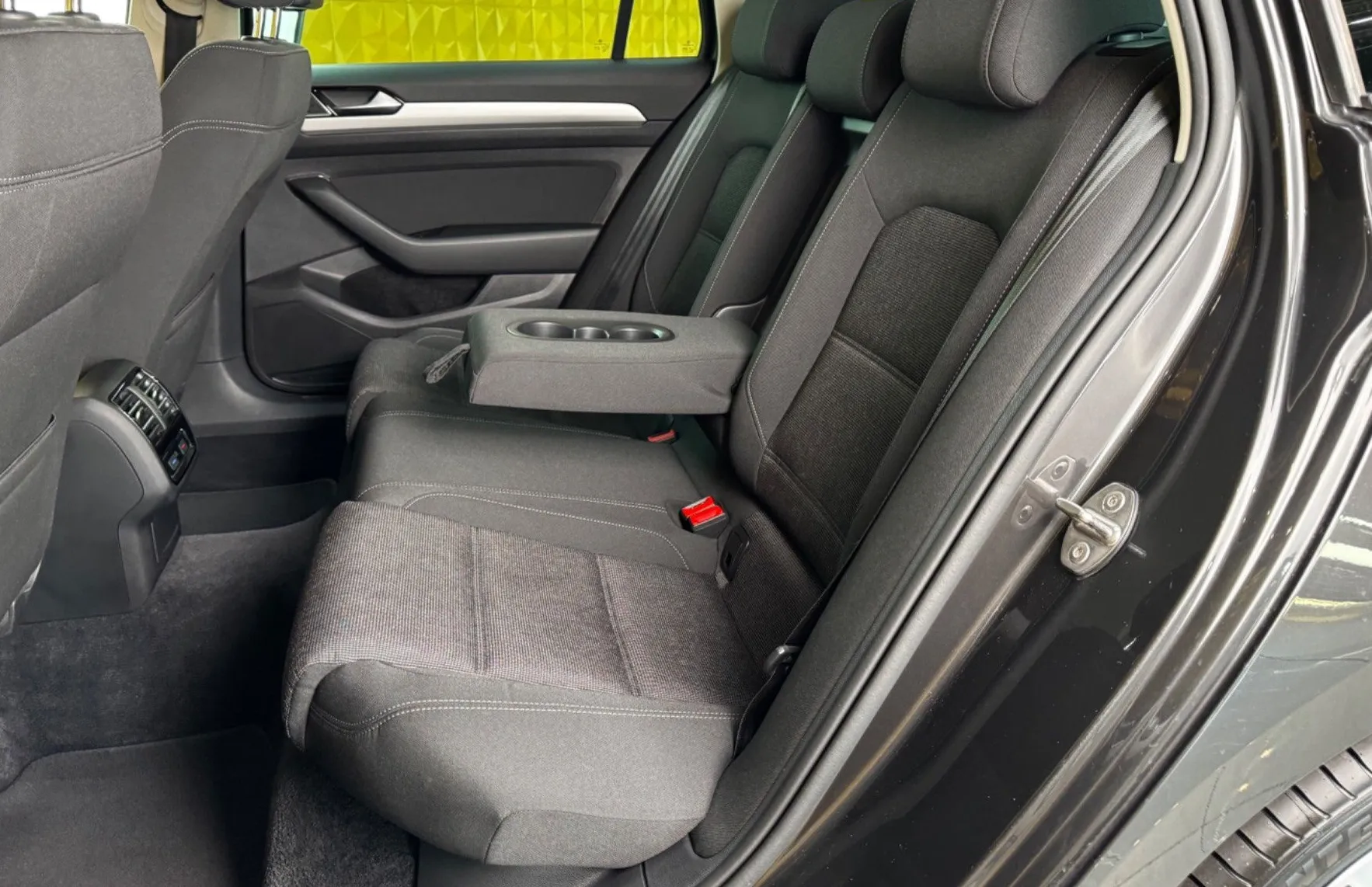 Zunanja slika - Volkswagen Passat - Variant 2.0 TDI AUT. LED-MASAZA-KLJUKA-KAMERA-GRETJE-RADAR - 17
