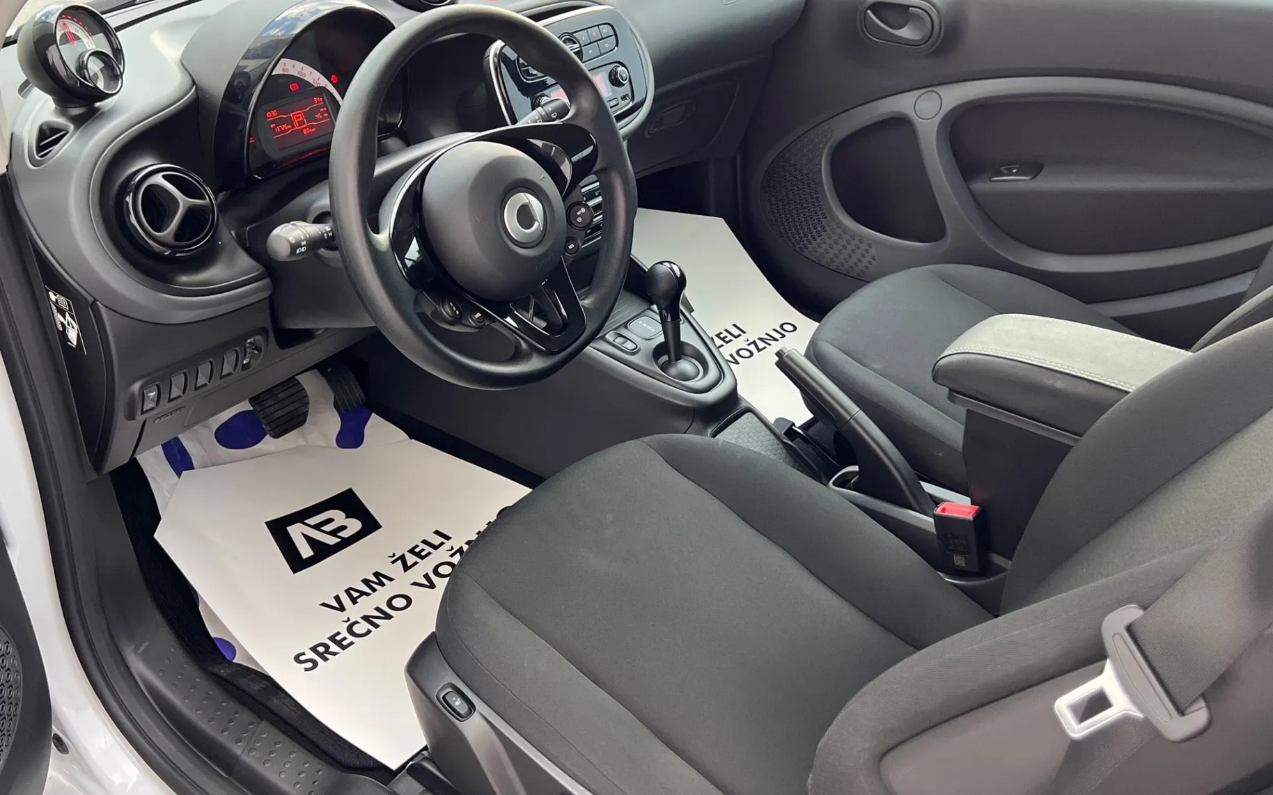 Notranja slika - Smart fortwo - EQ+SAMO 13.726 km+ALU+TEMP - 11
