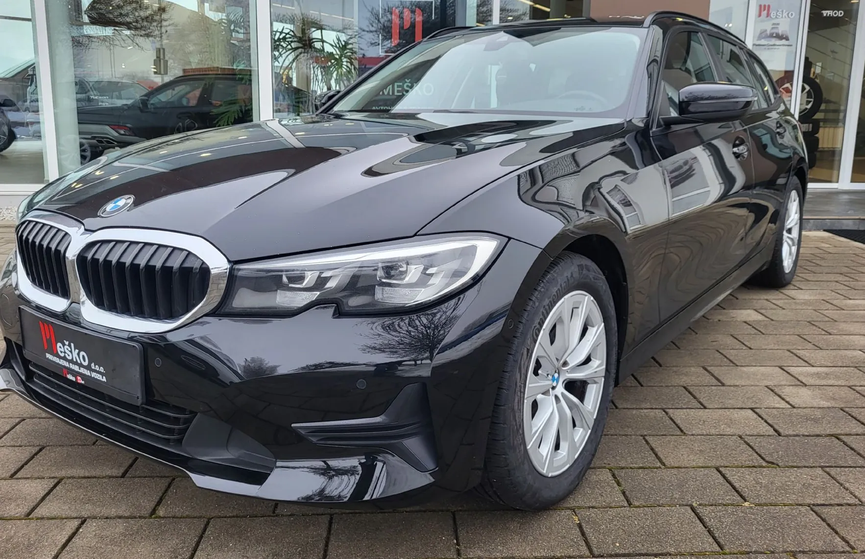 Zunanja slika - BMW Serija 3 - Touring: 320d  AT8 1last-navi-led-alu-acc-virtual-pdc-se - 1
