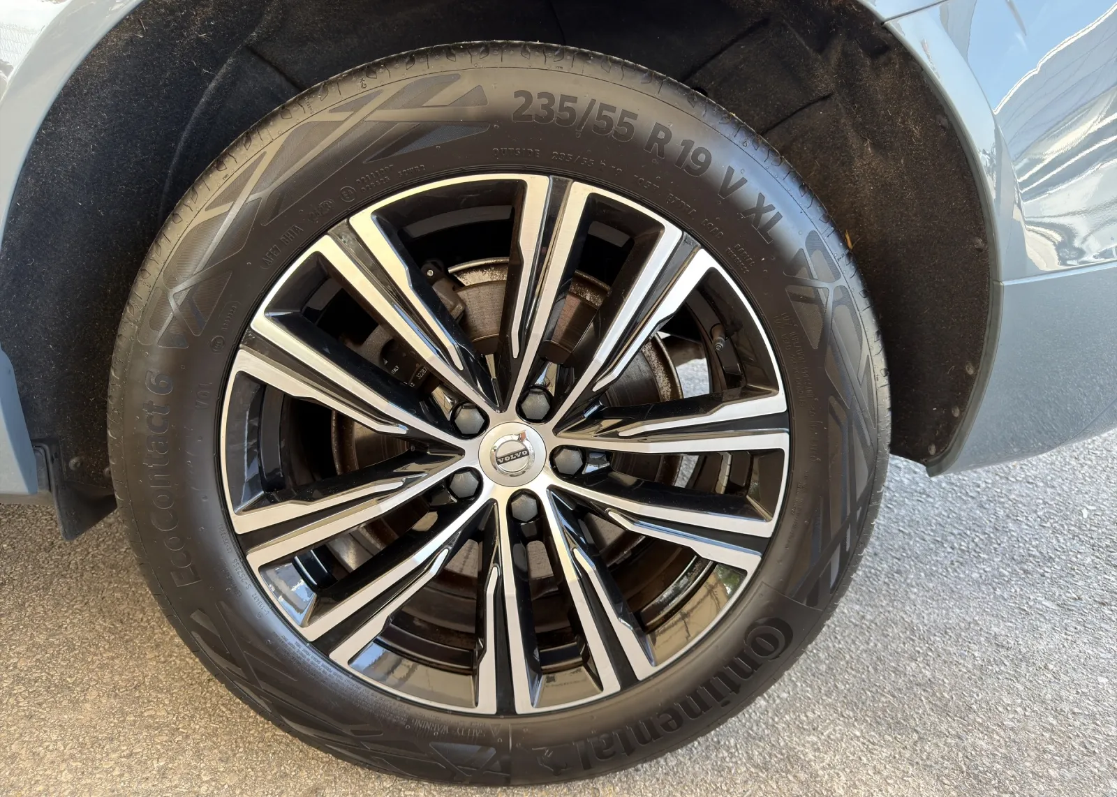 Zunanja slika - Volvo XC60 - B4 AWD Momentum Avt. - 18