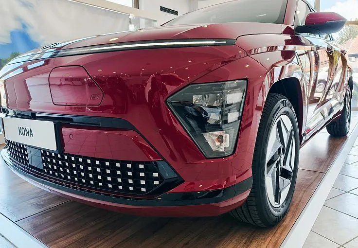 Zunanja slika - Hyundai Kona - EV 48.4kWh PREMIUM-AKT.T-TOPL.ČR-AMBIENT-LED-VIDEO - 1