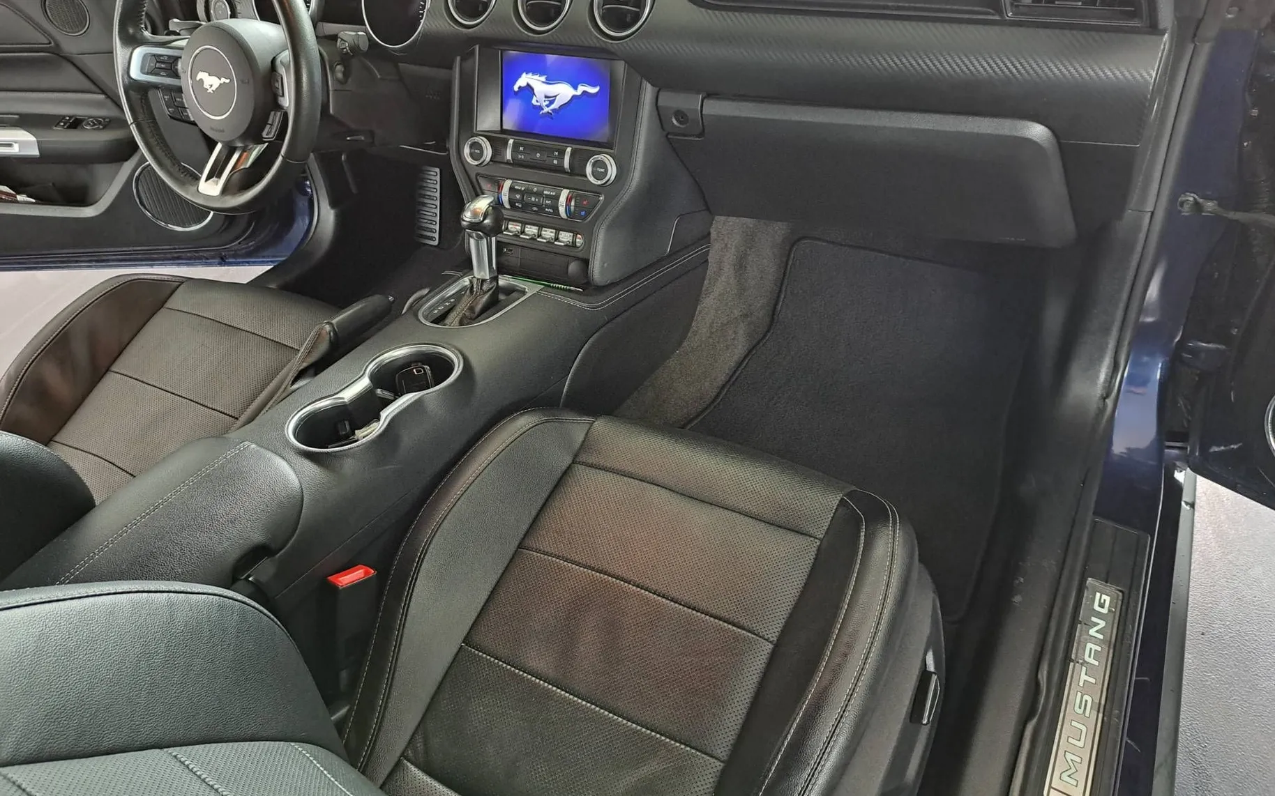 Notranja slika - Ford Mustang - 2.3 EcoBoost Avt.-SHELBY OPTIC-M 2020-1 LASTNIK... - 9