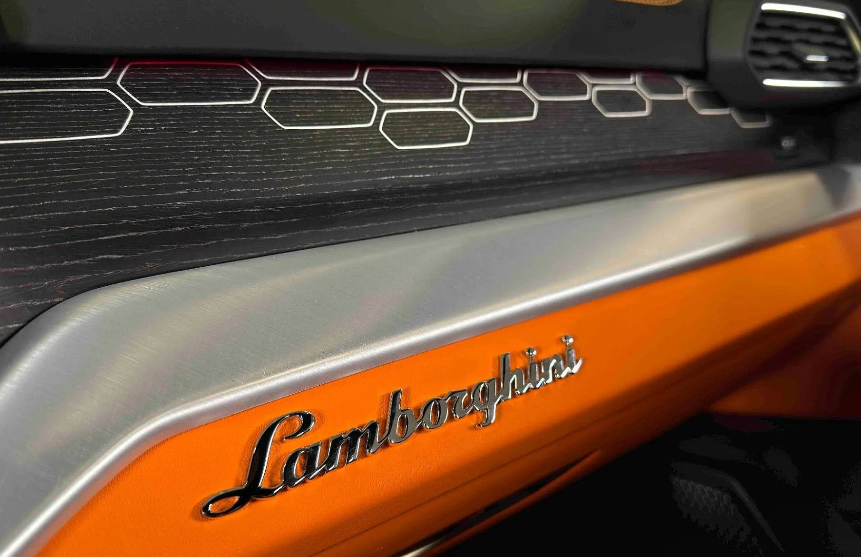 Zunanja slika - Lamborghini Urus - 650KM - PANORAMA - GRET. HLAJ. - KAMERA - HUD ... - 19