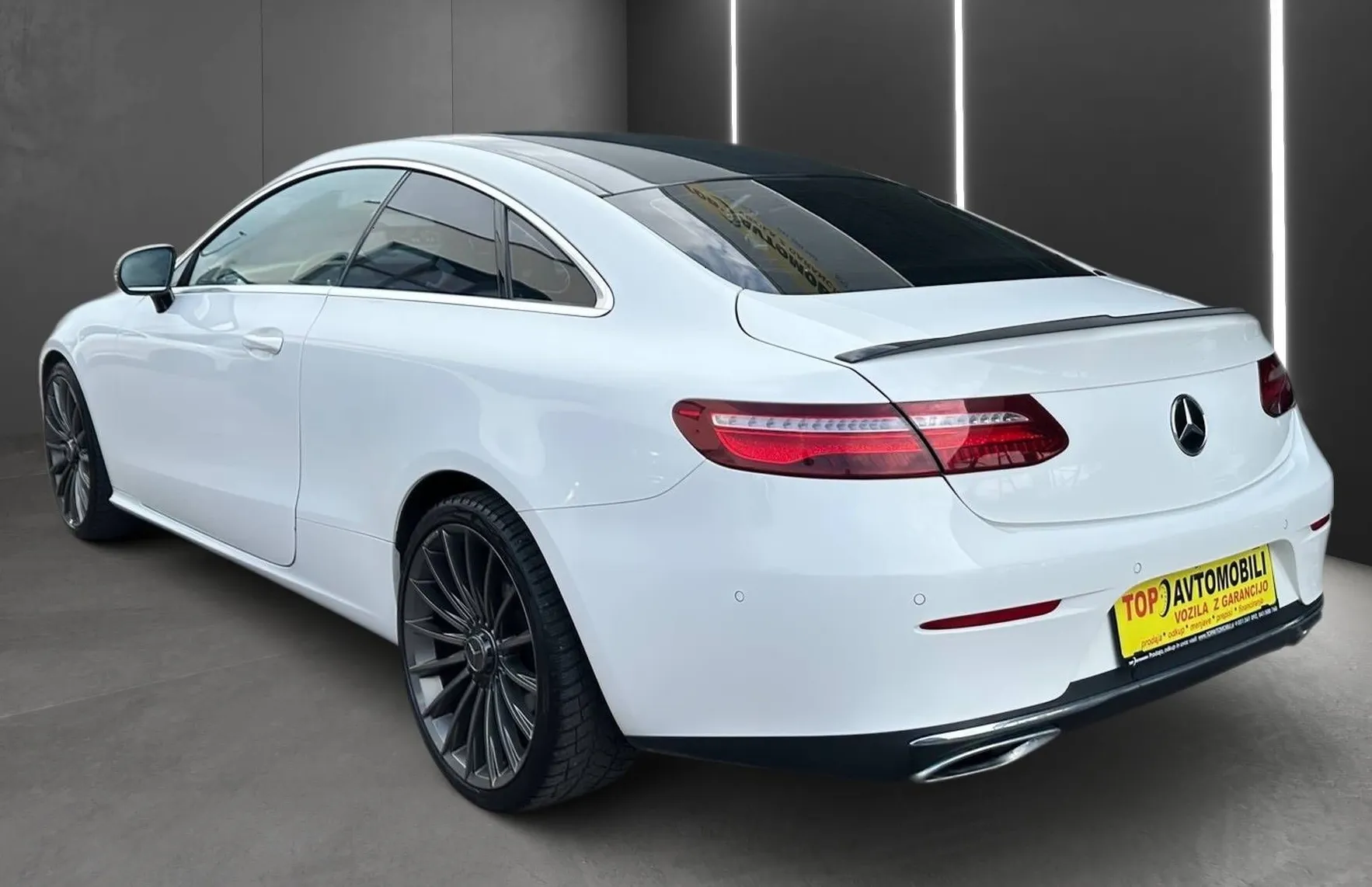 Zunanja slika - Mercedes-Benz E-Razred - COUPE 200 20COL AMG LED NAVI PDC TEM KAMERA TOP - 5
