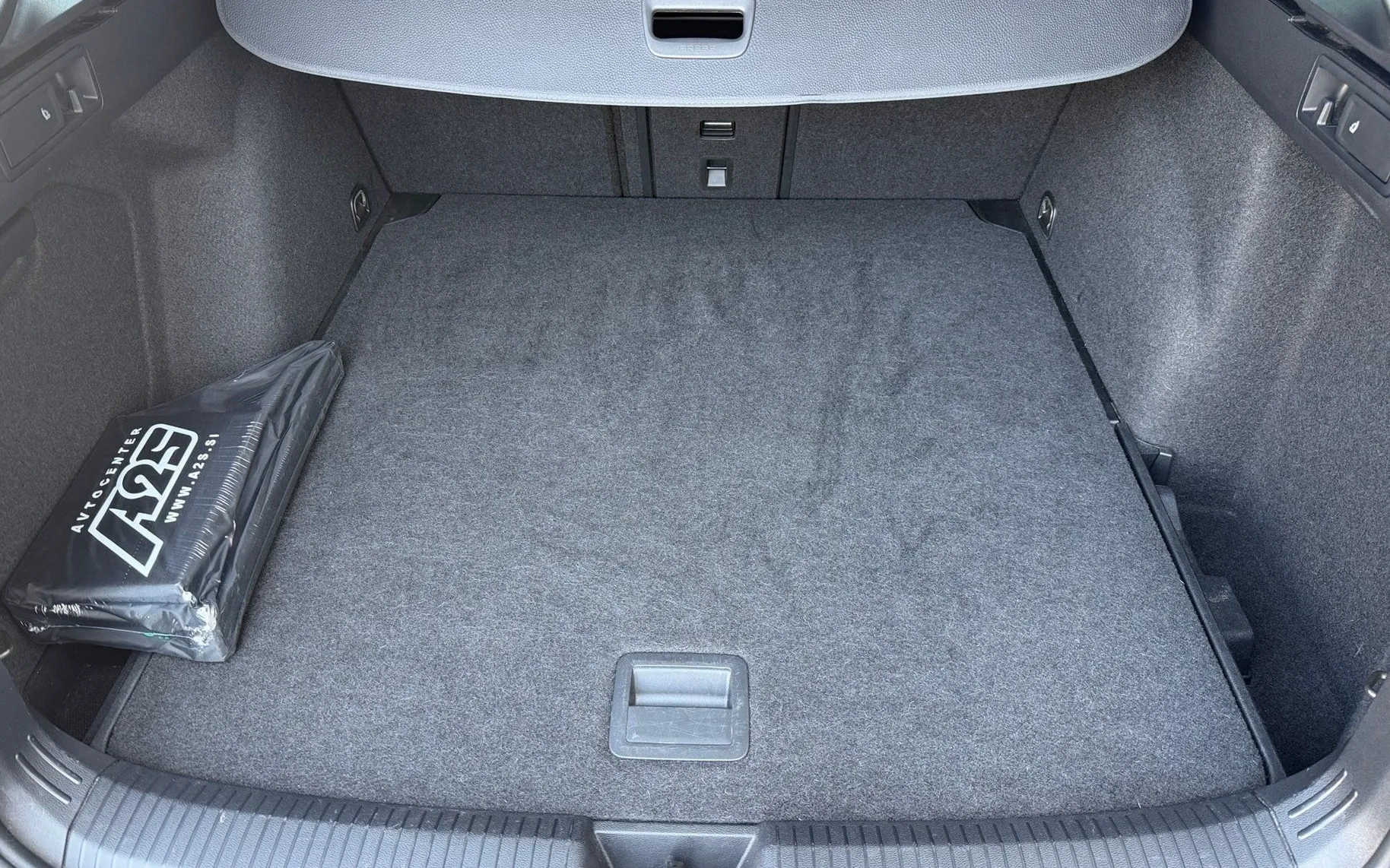 Notranja slika - Volkswagen Golf Variant - 1.5 TSI R-Line-Panorama-Gretje sedežev+volan-ACC.. - 12