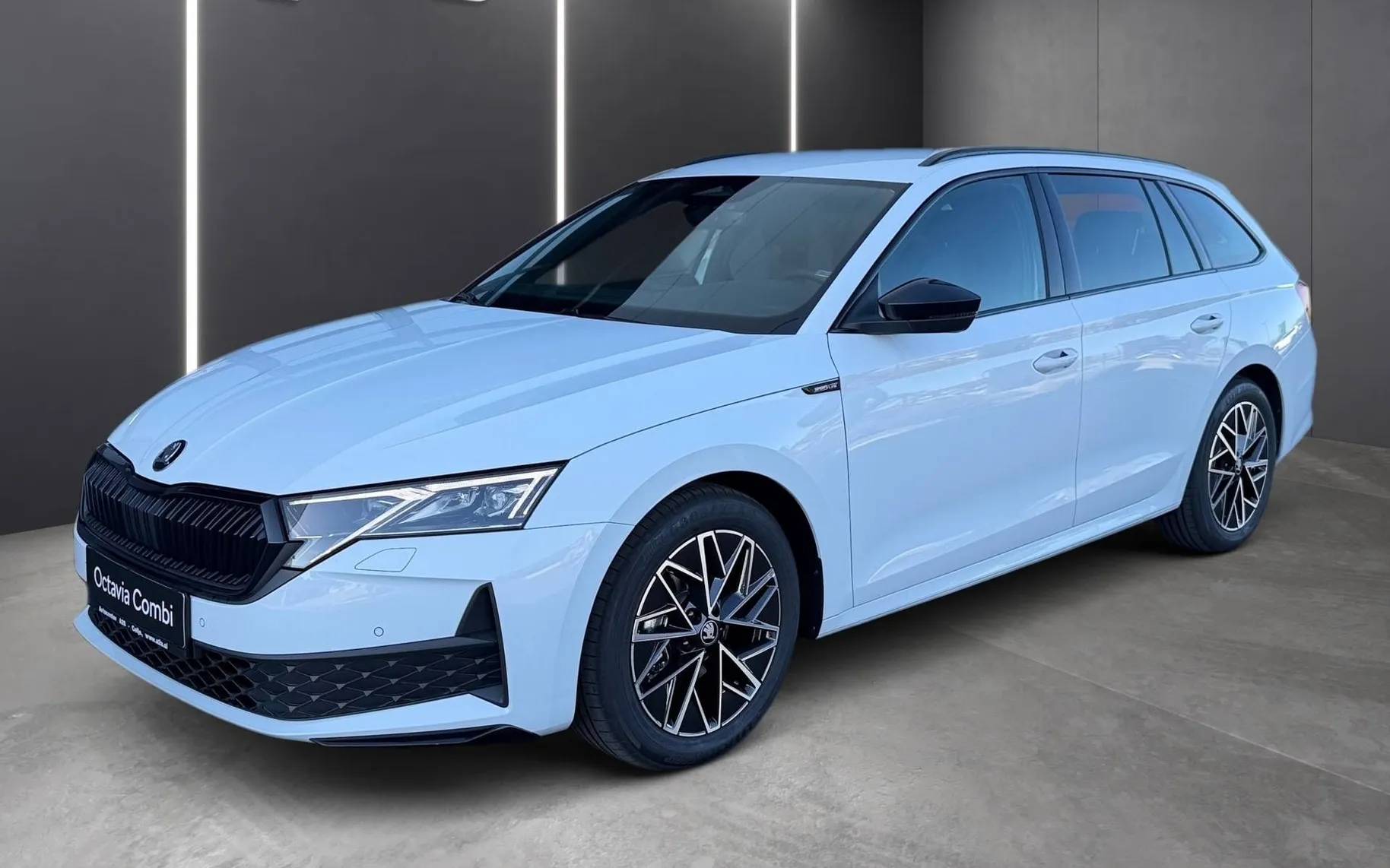 Zunanja slika - Škoda Octavia - Combi 2.0 TDI Family Sportline DSG... - 1