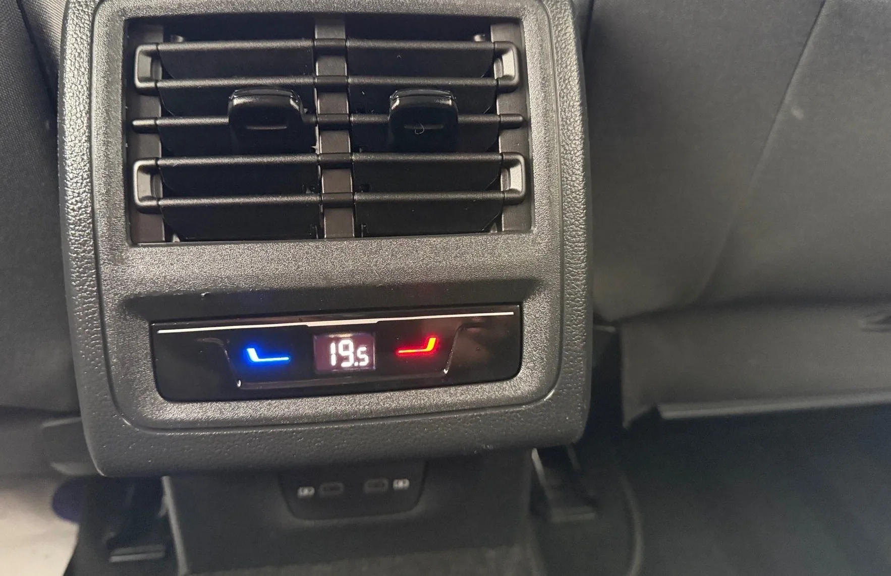 Zunanja slika - VW Golf - Variant 2.0 TDI BMT Style DSG-ACC-Mrtvi kot-Kamera-Masaža - 14
