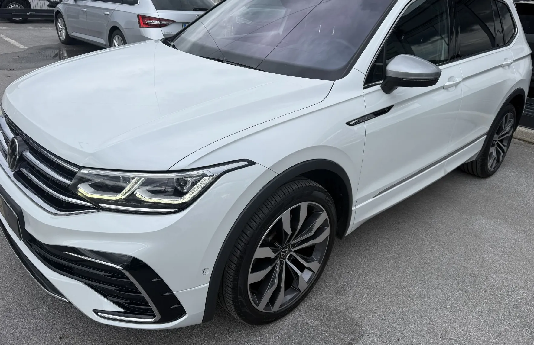 Zunanja slika - Volkswagen Tiguan Allspace - 2.0TSI 4M R-Line PANO-LED-20COL-AMBI-ACC-VIRTUAL - 4