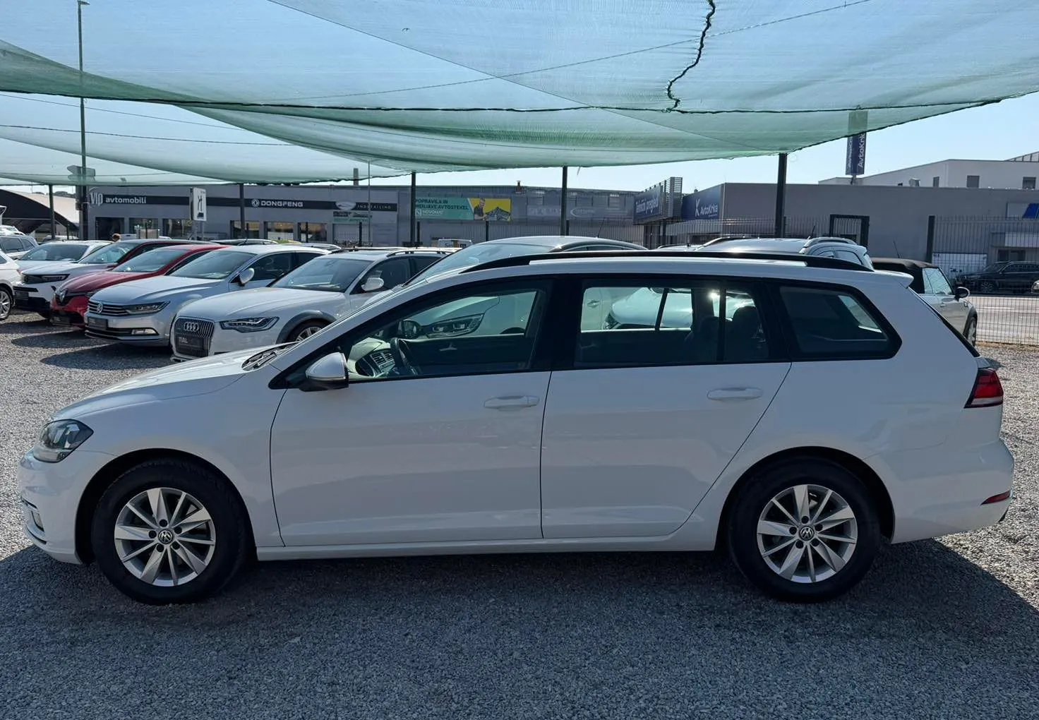 Zunanja slika - Volkswagen Golf - Variant 1.6 TDI AKTIVNI TEMP.-2X PDC-OPRAVLJEN VELIK SERV. - 4