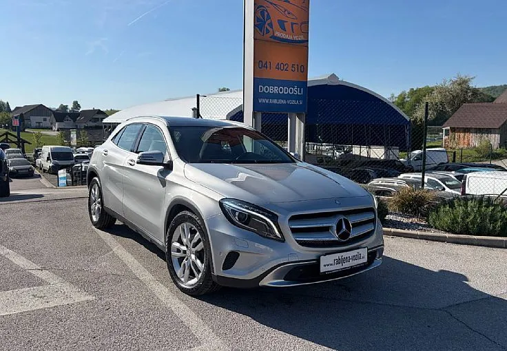 Zunanja slika - Mercedes-Benz GLA-Razred - GLA 200 CDI 4MATIC Style Avt. samo 116000km pano - 1