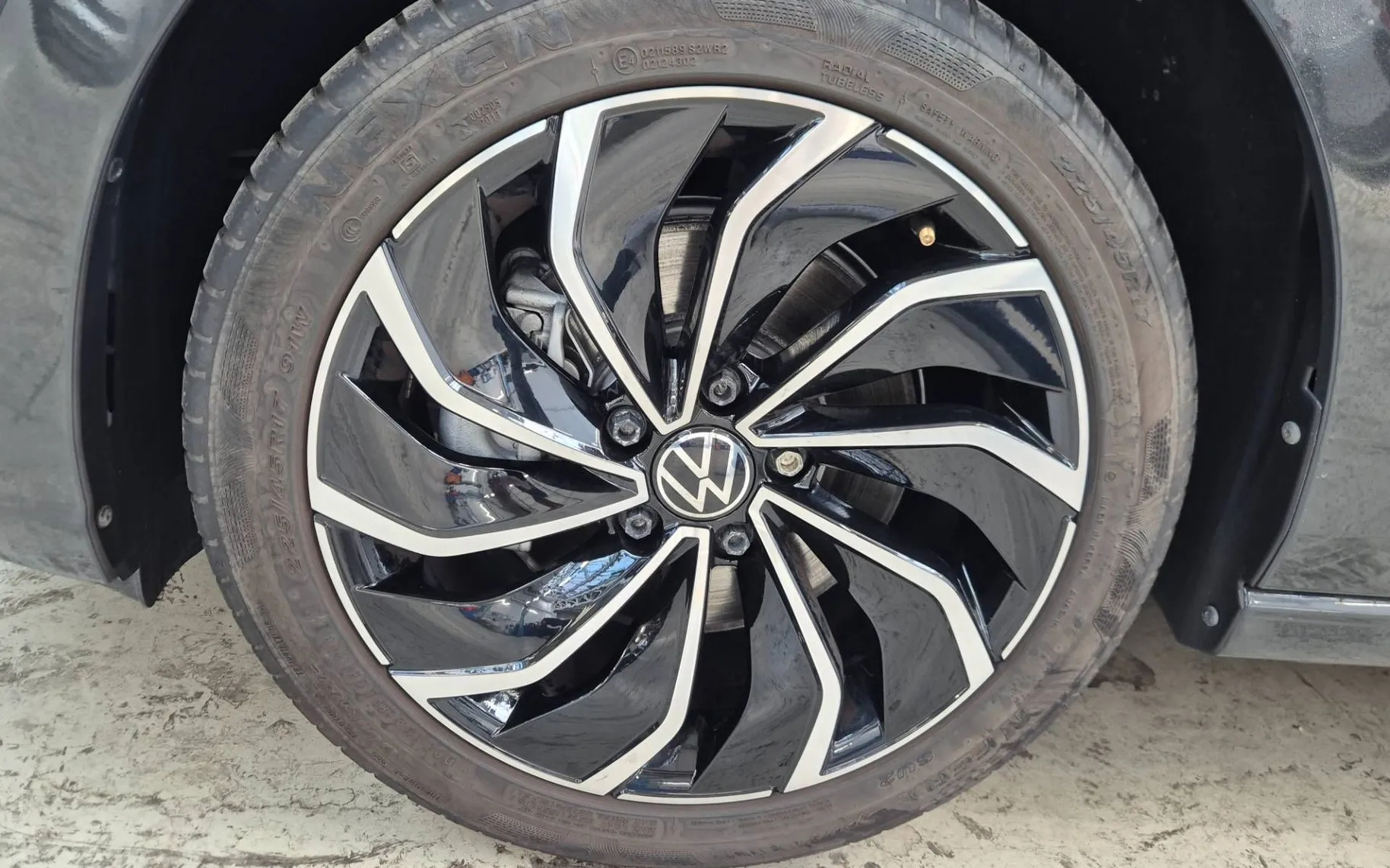 Notranja slika - Volkswagen Golf - 2.0 TSI DSG - 9