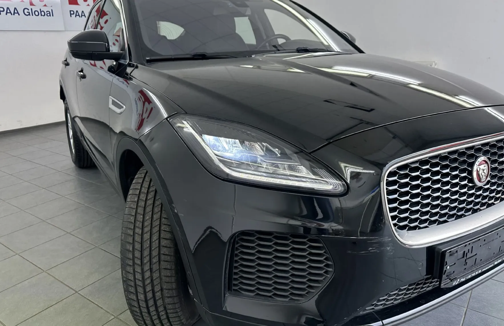 Zunanja slika - Jaguar E-PACE - AWD 2.0 TD4.4X4.R-Dynamic.KAMERA.LED.44.493 KM - 2