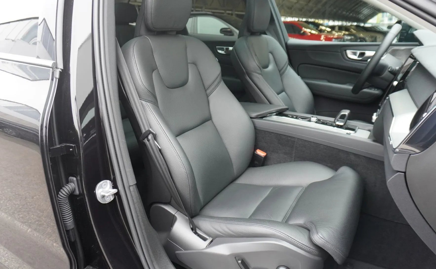 Zunanja slika - Volvo XC60 - B4P Plus Dark Avt. - 12