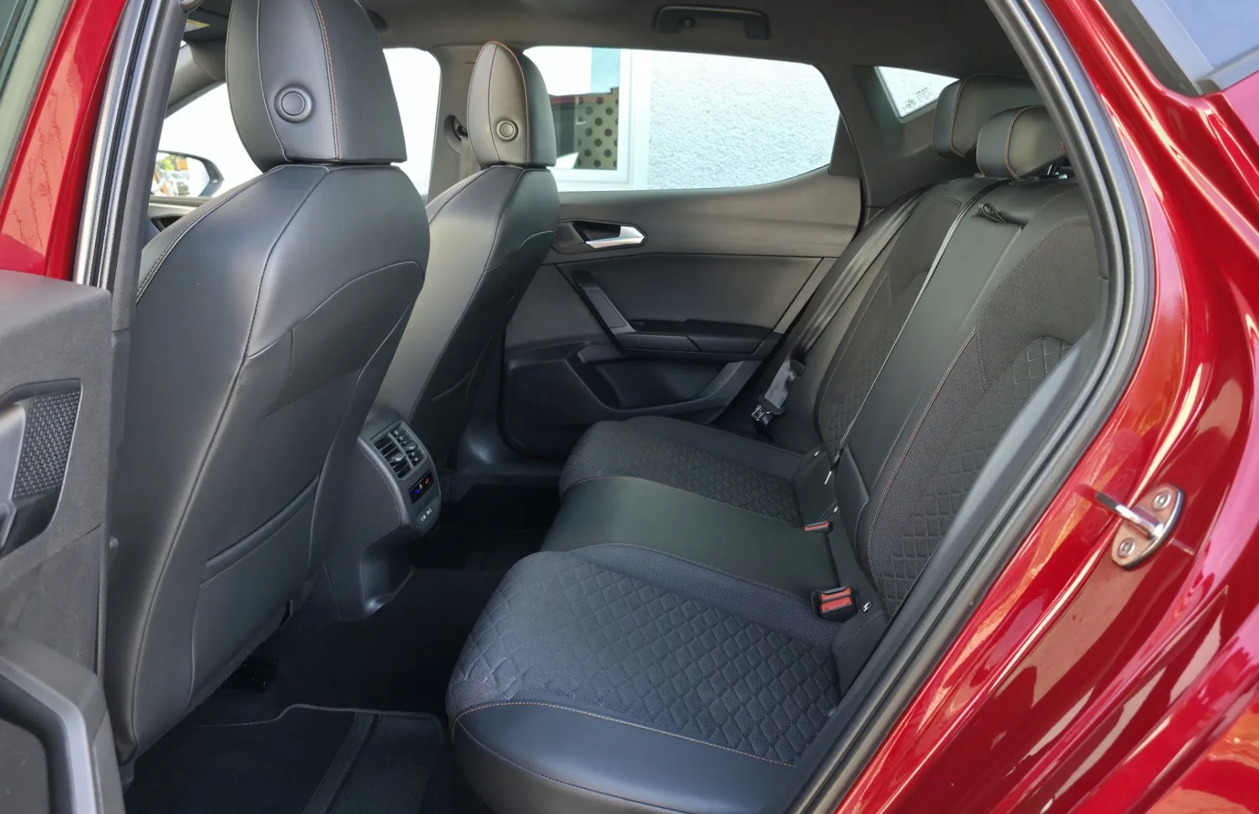 Zunanja slika - Seat Leon - 2.0TDI FR FULLED•PANOR•ACC•LANE•VIRTUAL•PDC-360•18 - 8