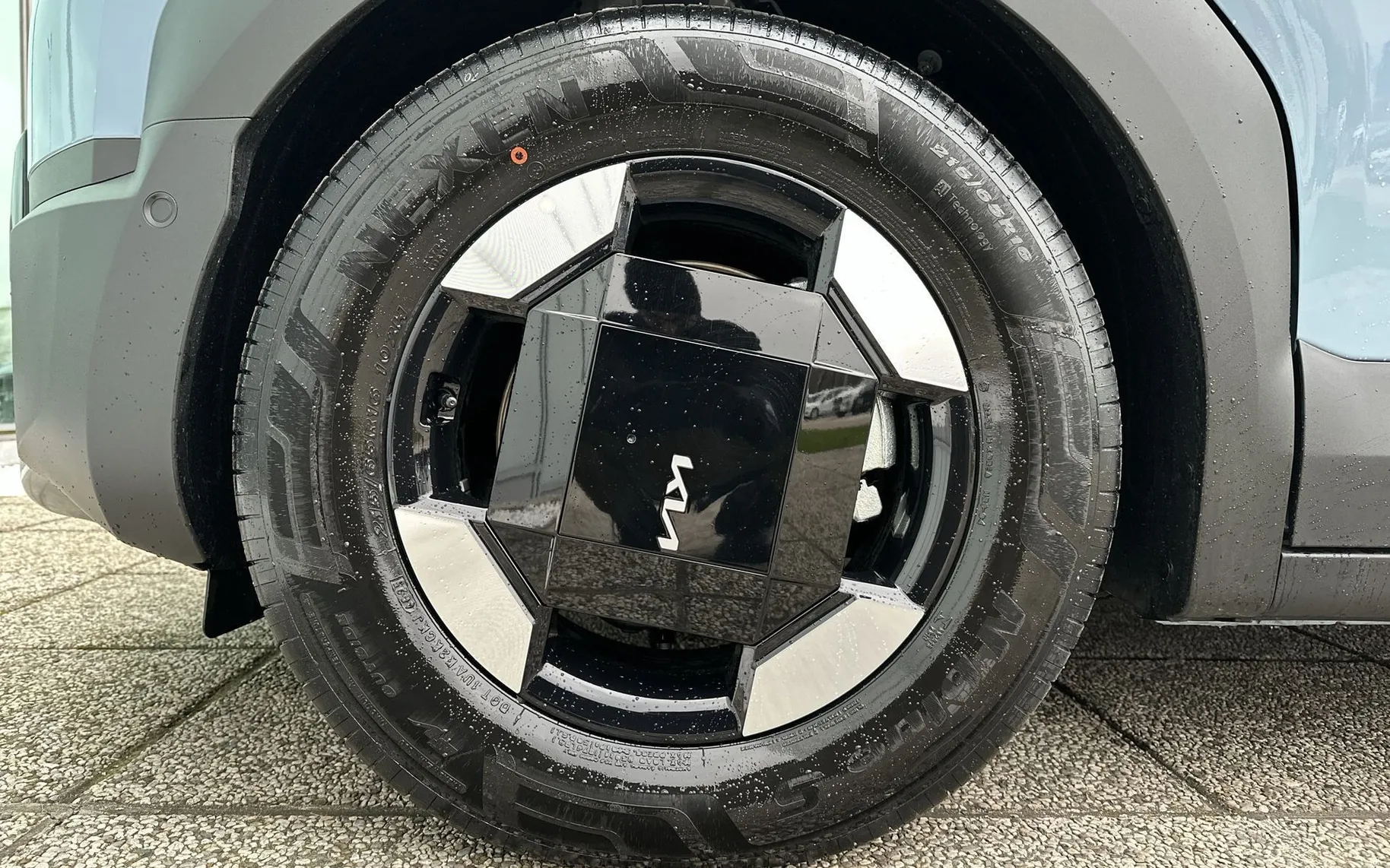 Notranja slika - KIA PV5 - 71.2 kWh baterija 120 kW 163 KS  Quantum - 7