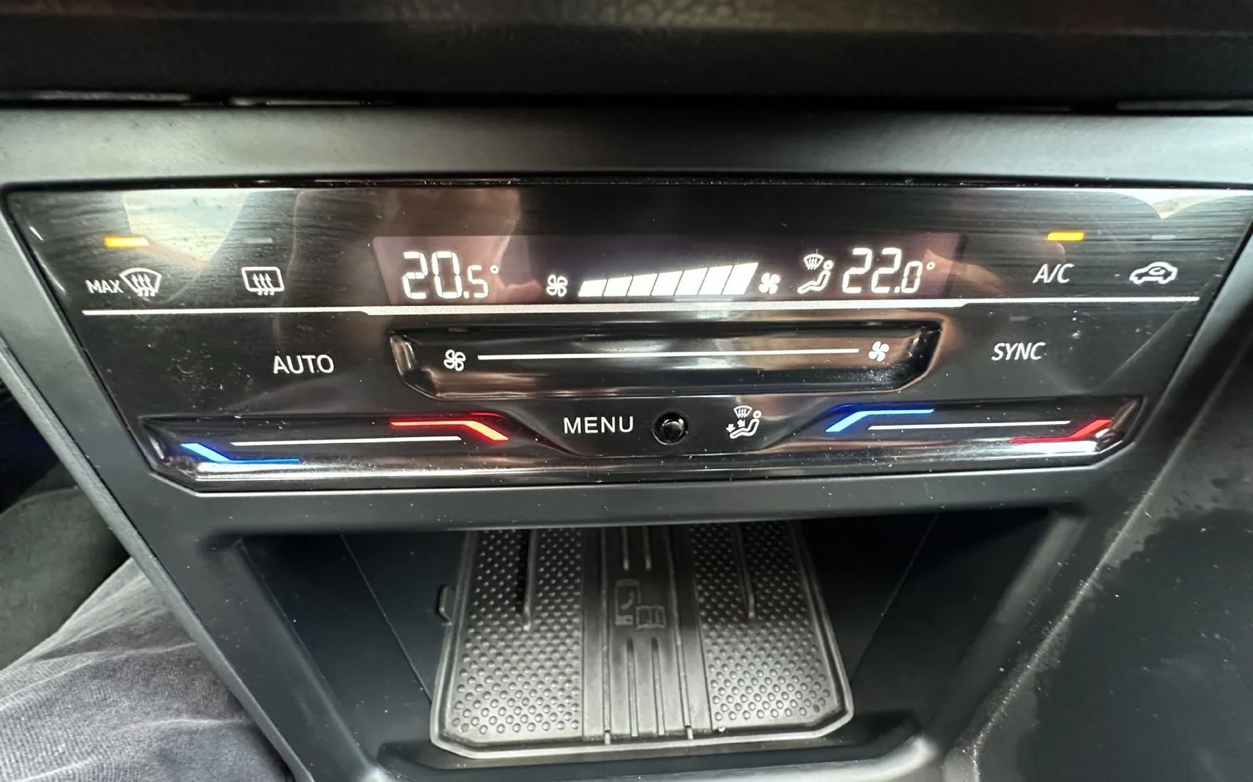 Zunanja slika - Volkswagen Taigo - 1.0 TSI R-Line 85.PANORAMA.LED.2025.SAMO 17.000 KM - 13