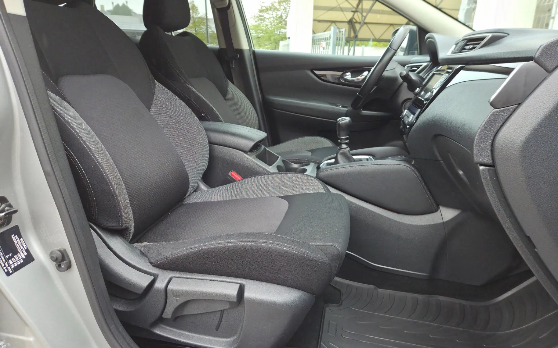 Zunanja slika - Nissan Qashqai - 1.3 DIG-T 140 Tekna 1.LASTNIK SLO.POREKLO - 11