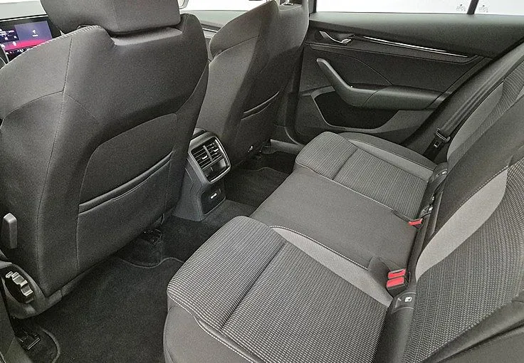 Zunanja slika - Škoda Octavia - Combi 2.0 TDI Ambition DSG VIRTUAL-LANE-KAMERA - 10